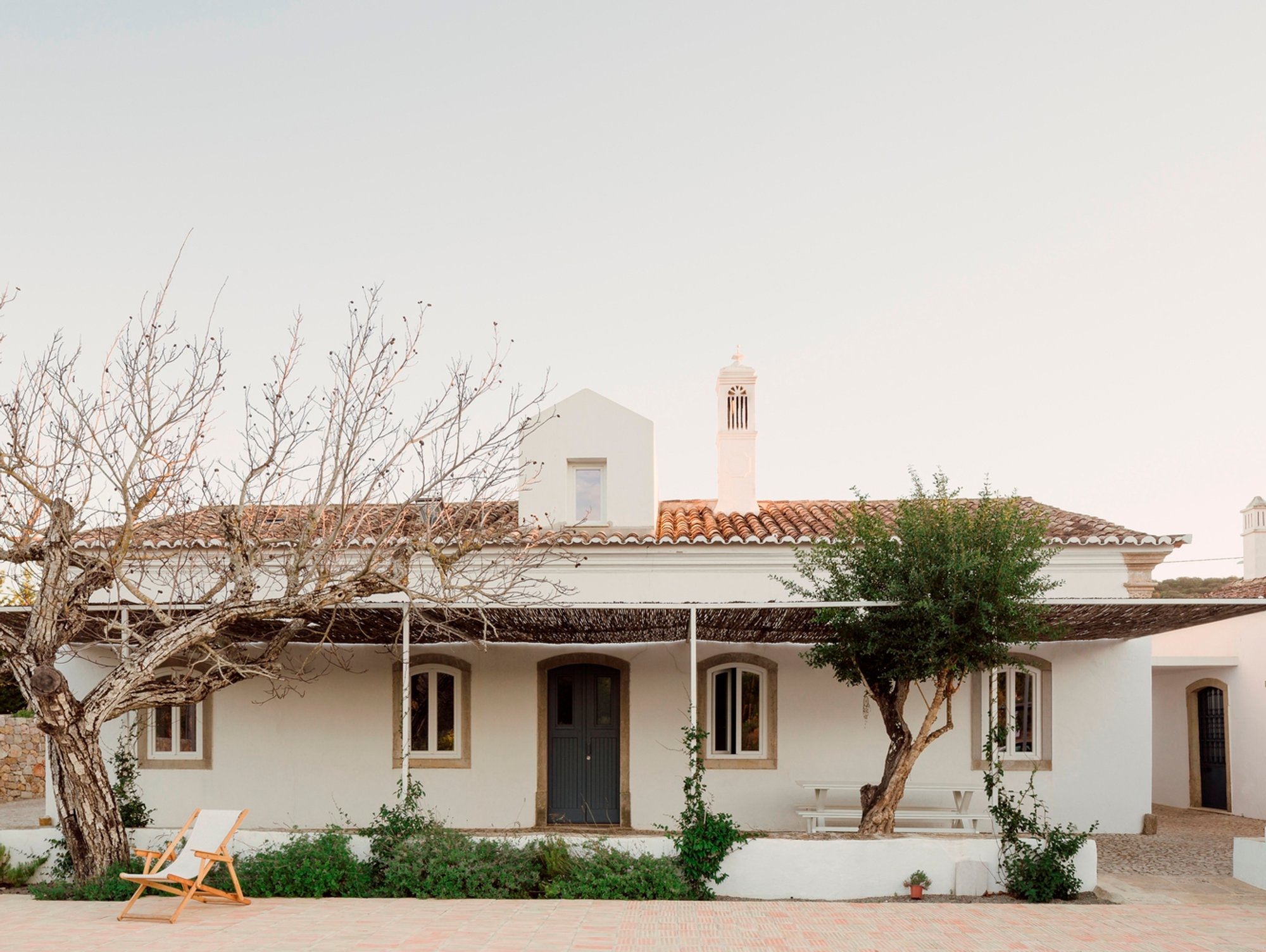 São Romão House by SAMF Arquitectos: A Contemporary Revival of Algarve’s Vernacular Heritage