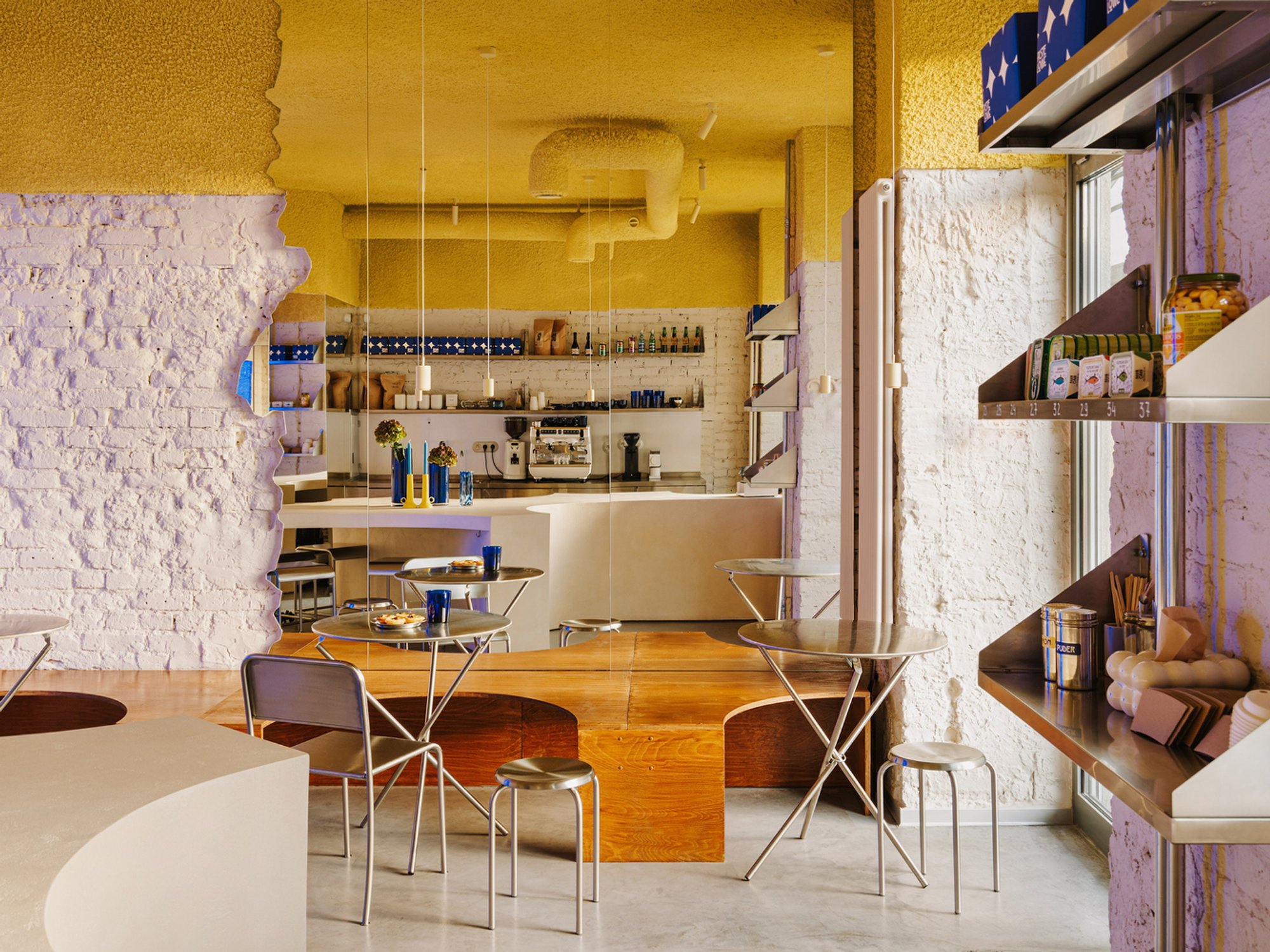 Pastelowe Pâtisserie by Znamy się: Coastal-Inspired Interior Design Meets Warsaw Café Culture