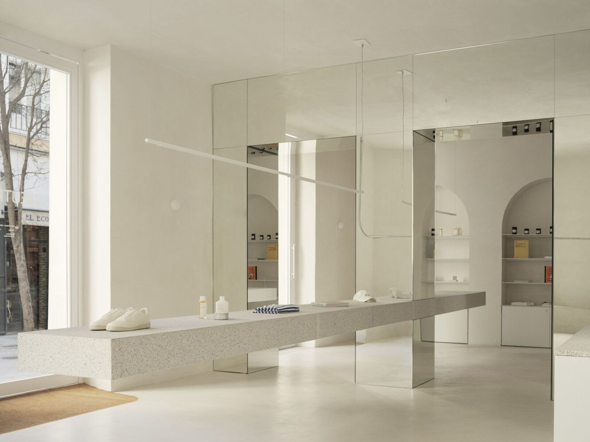 Neutrale Store by Estudio DIIR: Sculptural Minimalism Meets Adaptive Retail Design in Madrid
