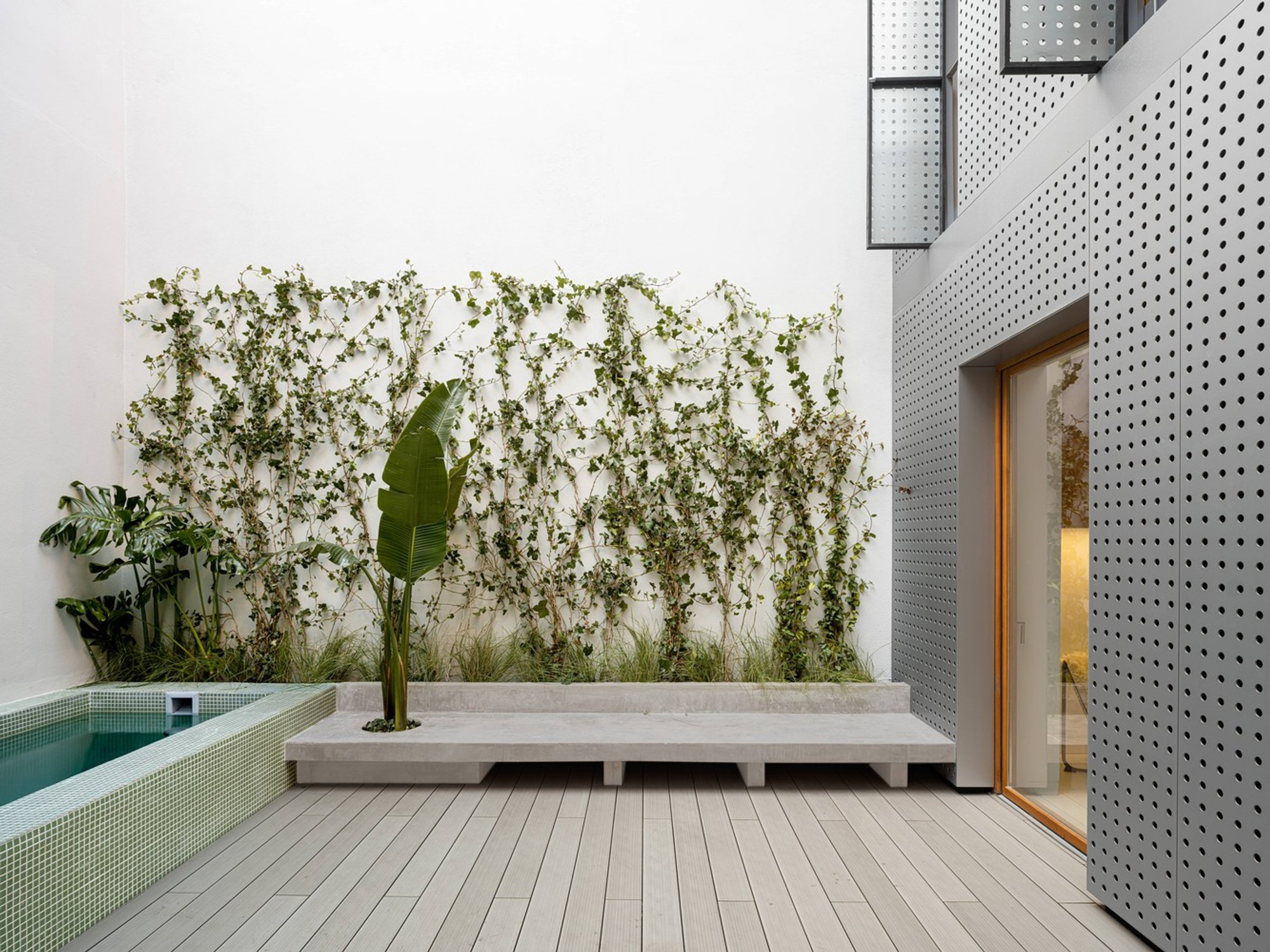 Castelar House: A Modern Approach to Heritage House Restoration by SOLAR