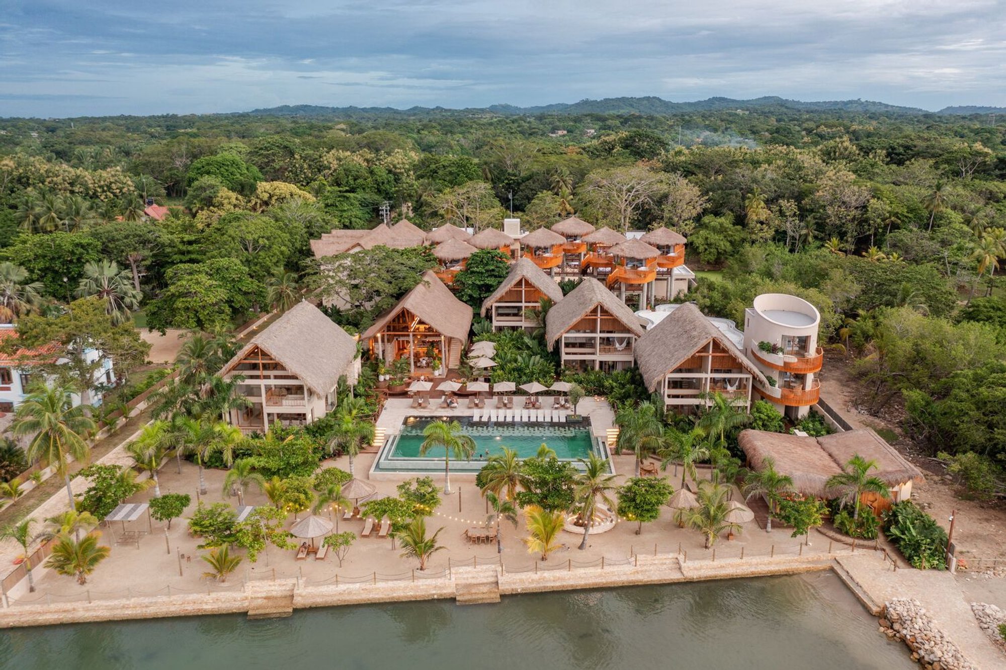 Aimarawa San Antero Hotel: A Sustainable Luxury Retreat by 3mas1