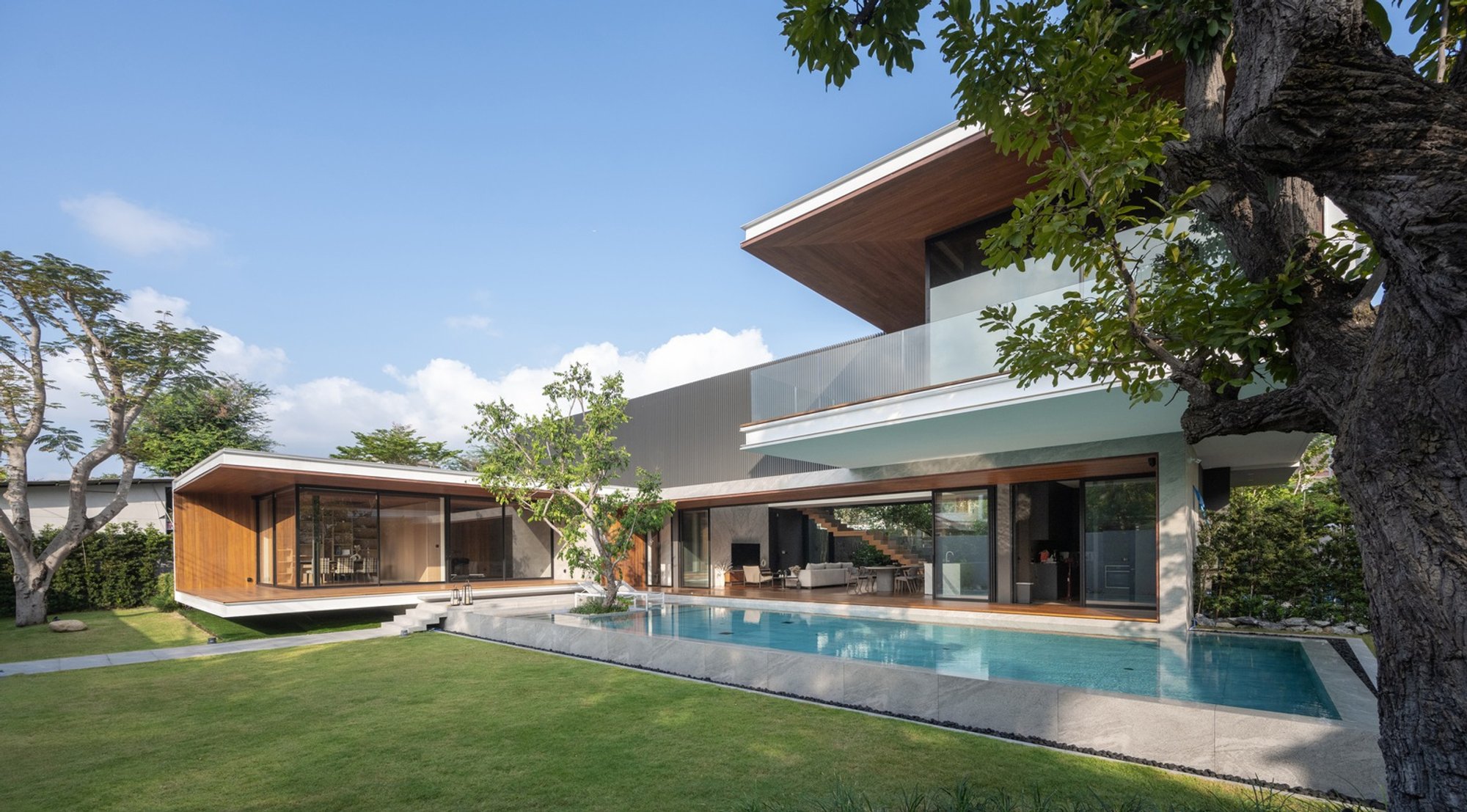 WARchitect Cantilevers a Teak-Clad Bedroom Six Meters Over a Bangkok Swimming Pool