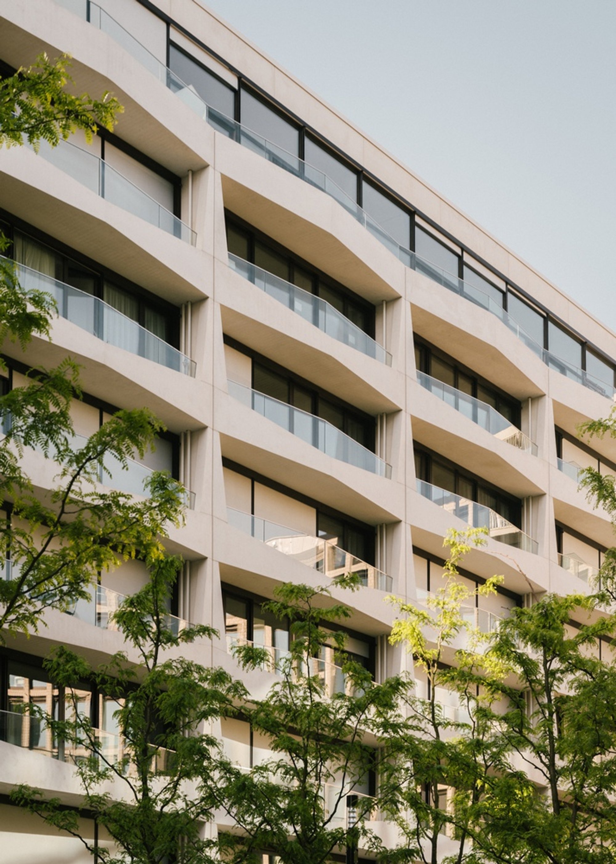 Am Tacheles Apartment by TAKK Studio & Iwetta Ullenboom: A Literary and Architectural Sanctuary