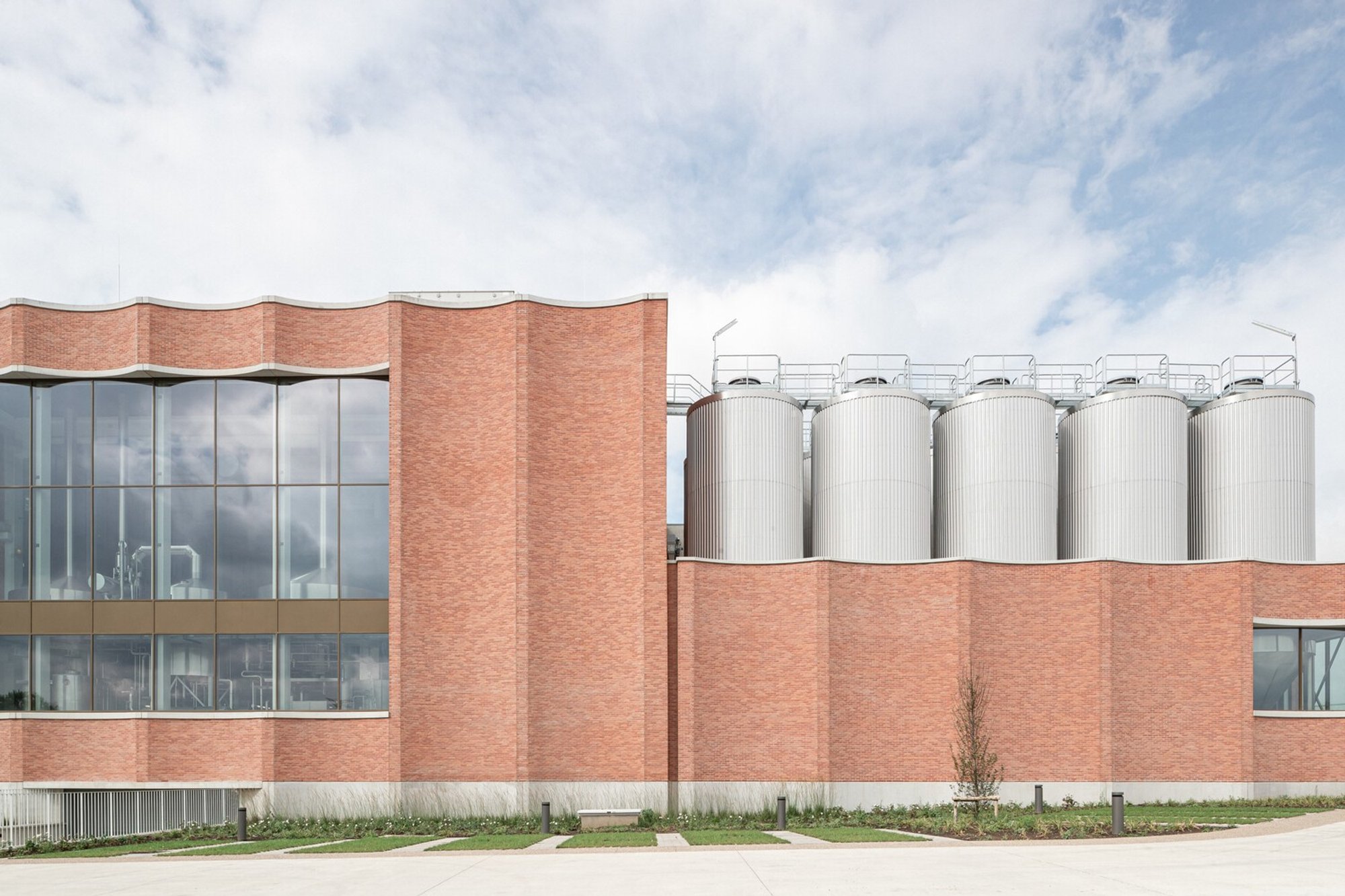 Modern Brewery Architecture: The Innovative Design of Lindemans Brewery by A2D Architects