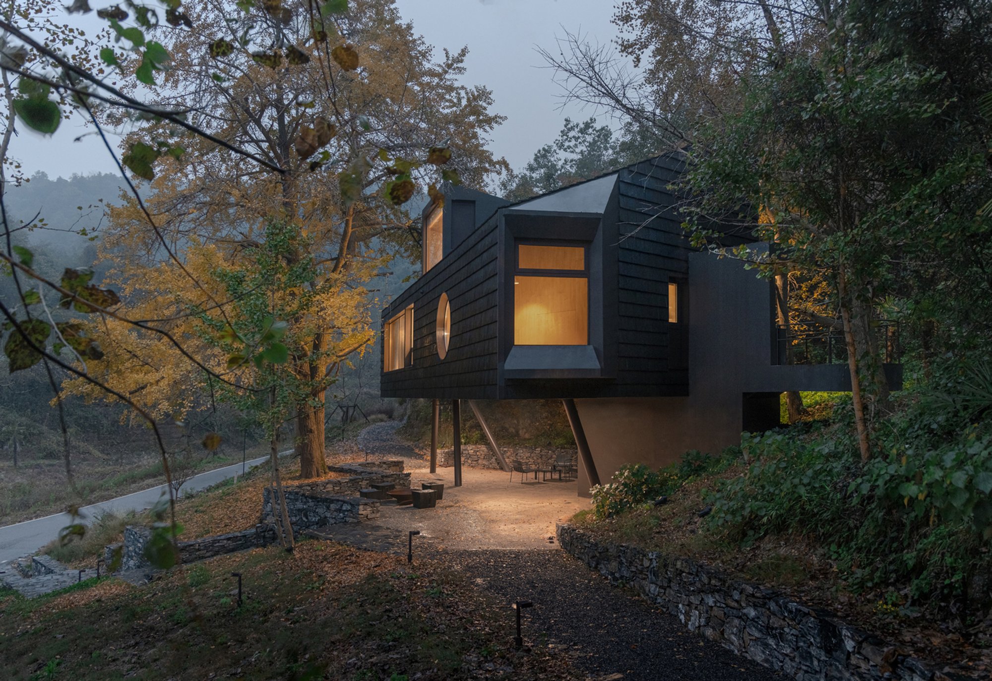 Moguang Studio Scatters a Design Hotel Across Six Abandoned Plots in a Chinese Ginkgo Valley