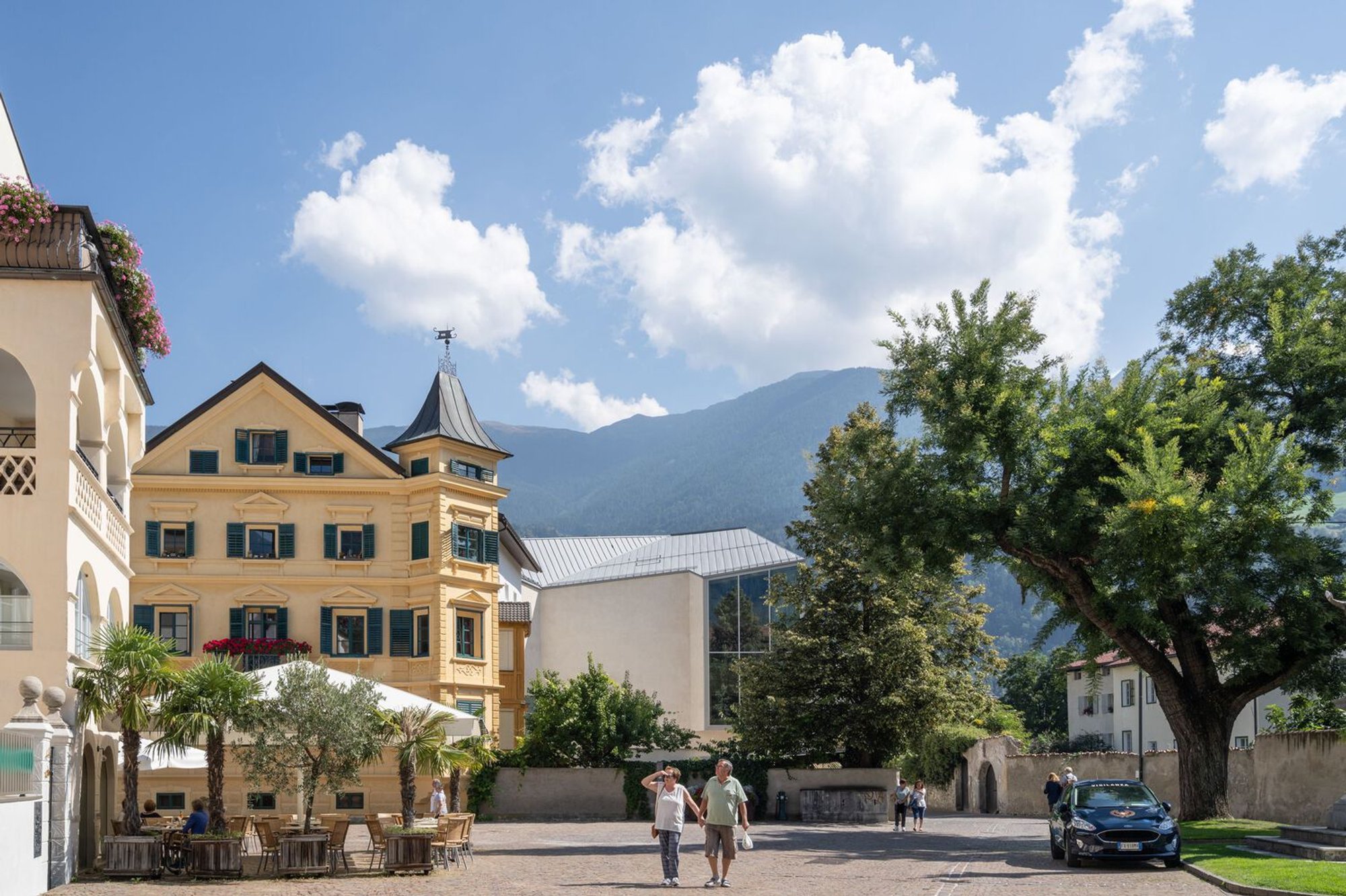 Brixen Public Library: A Harmonious Blend of Historic and Contemporary Architecture