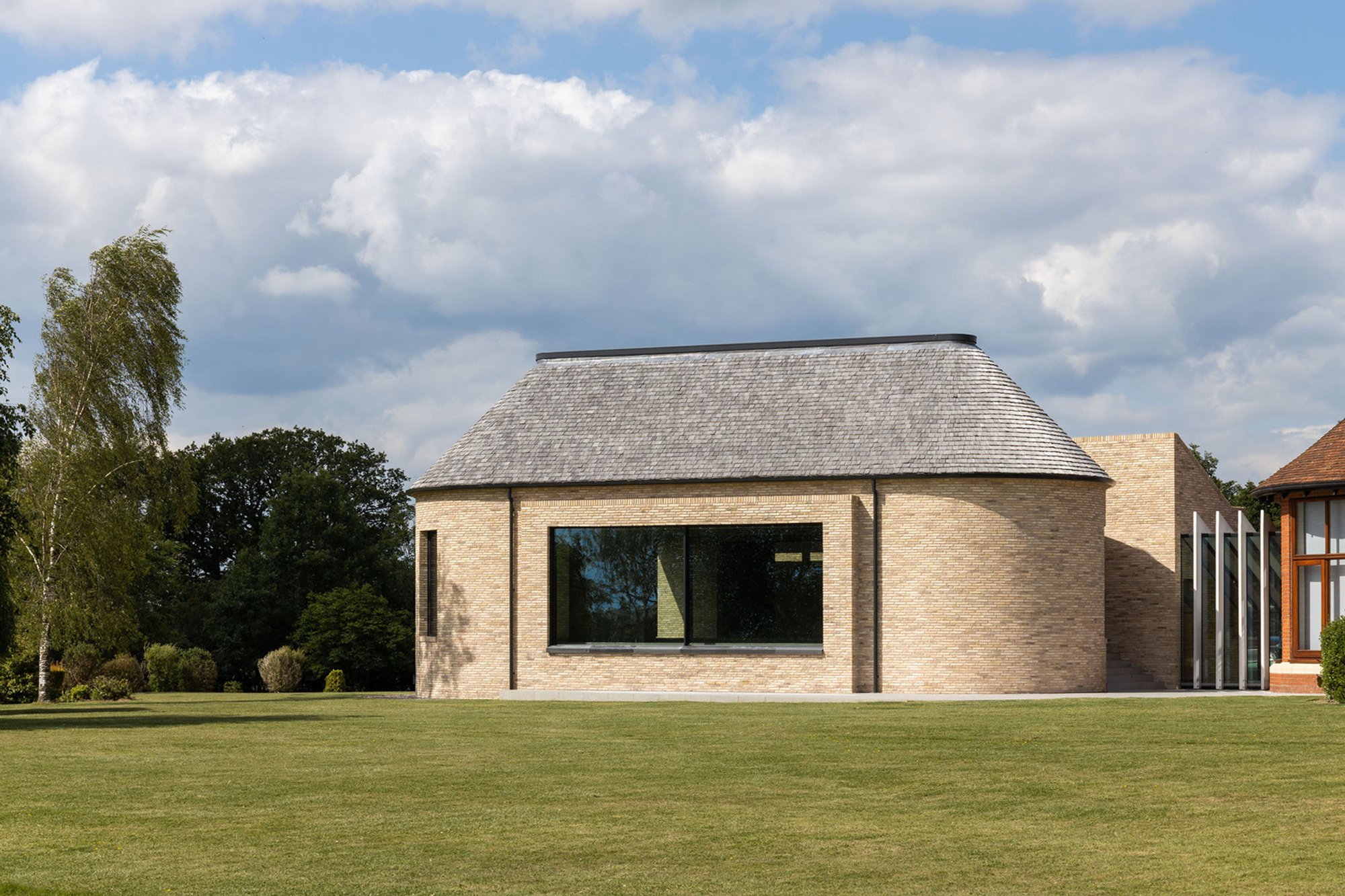 Malvern Pool House by Klas Hyllén Architecture: A Tranquil Retreat in Rural Warwickshire