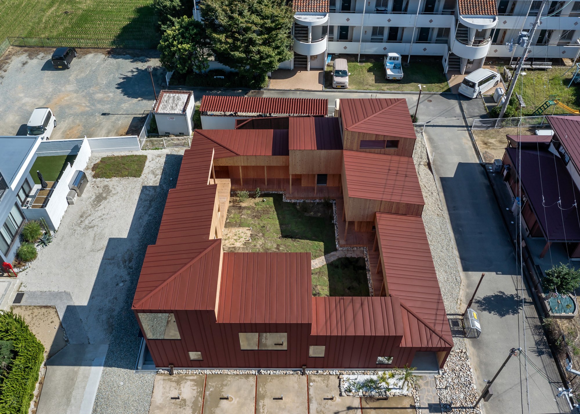 Necklace Villa by 1110 Office for Architecture: A Harmonious Blend of Nature and Urbanization