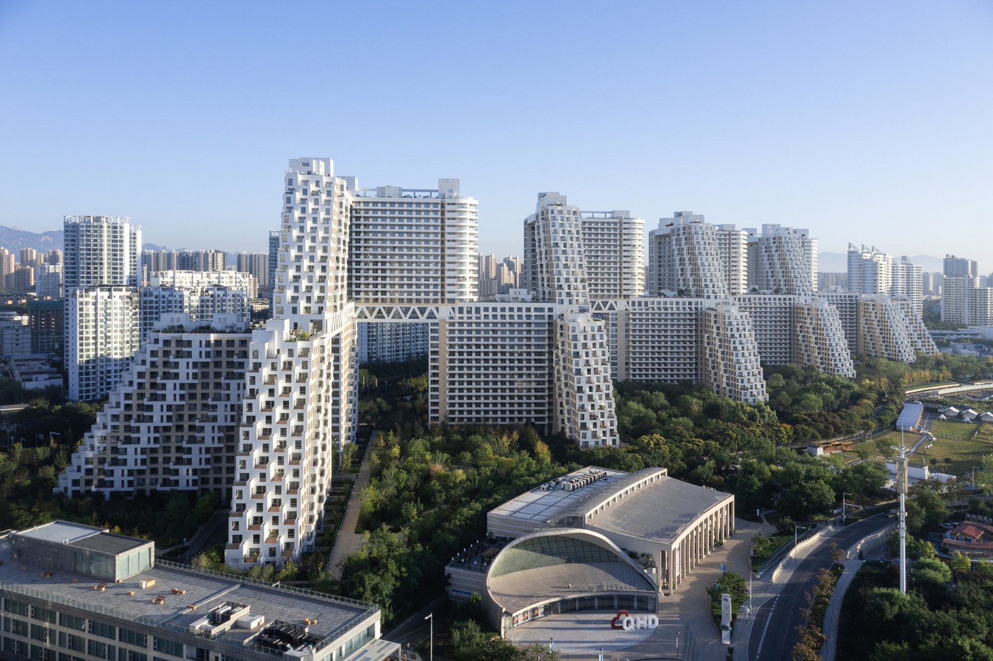 Habitat Qinhuangdao Phase II by Safdie Architects: A Landmark in High-Density Residential Design