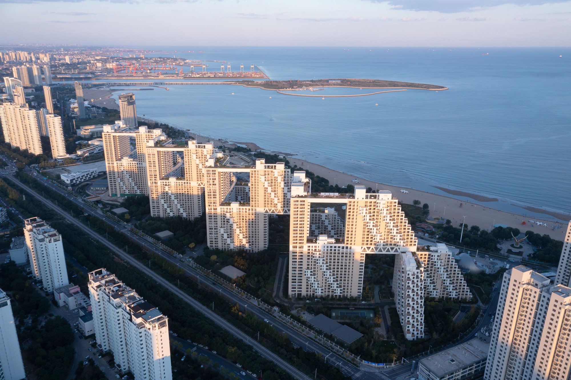 Safdie Architects Scales Habitat '67 to 1,800 Units on China's Bohai Sea Coast