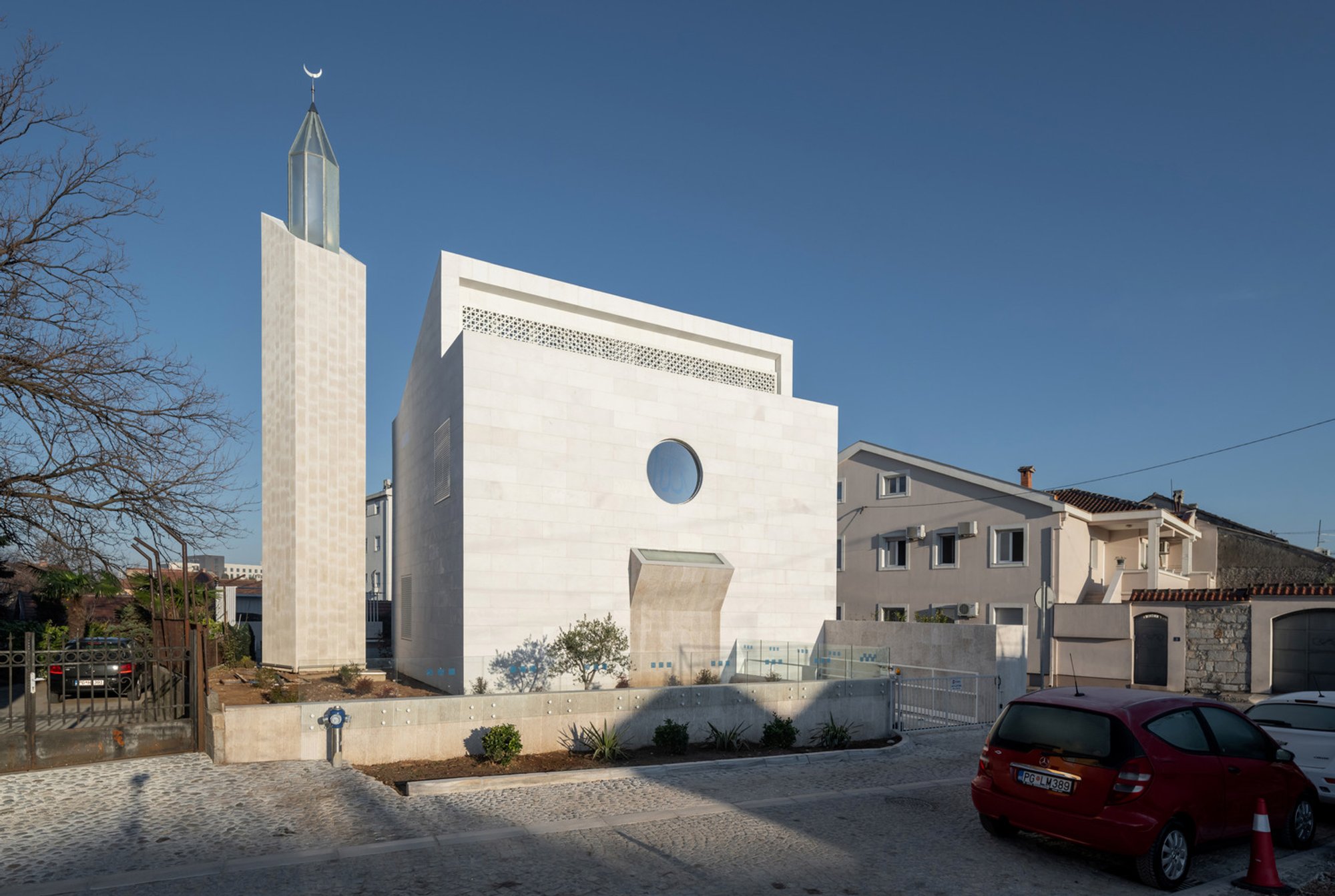Modern Mosque Architecture: Hadrovića Mosque by ARHINGinženjering in Podgorica