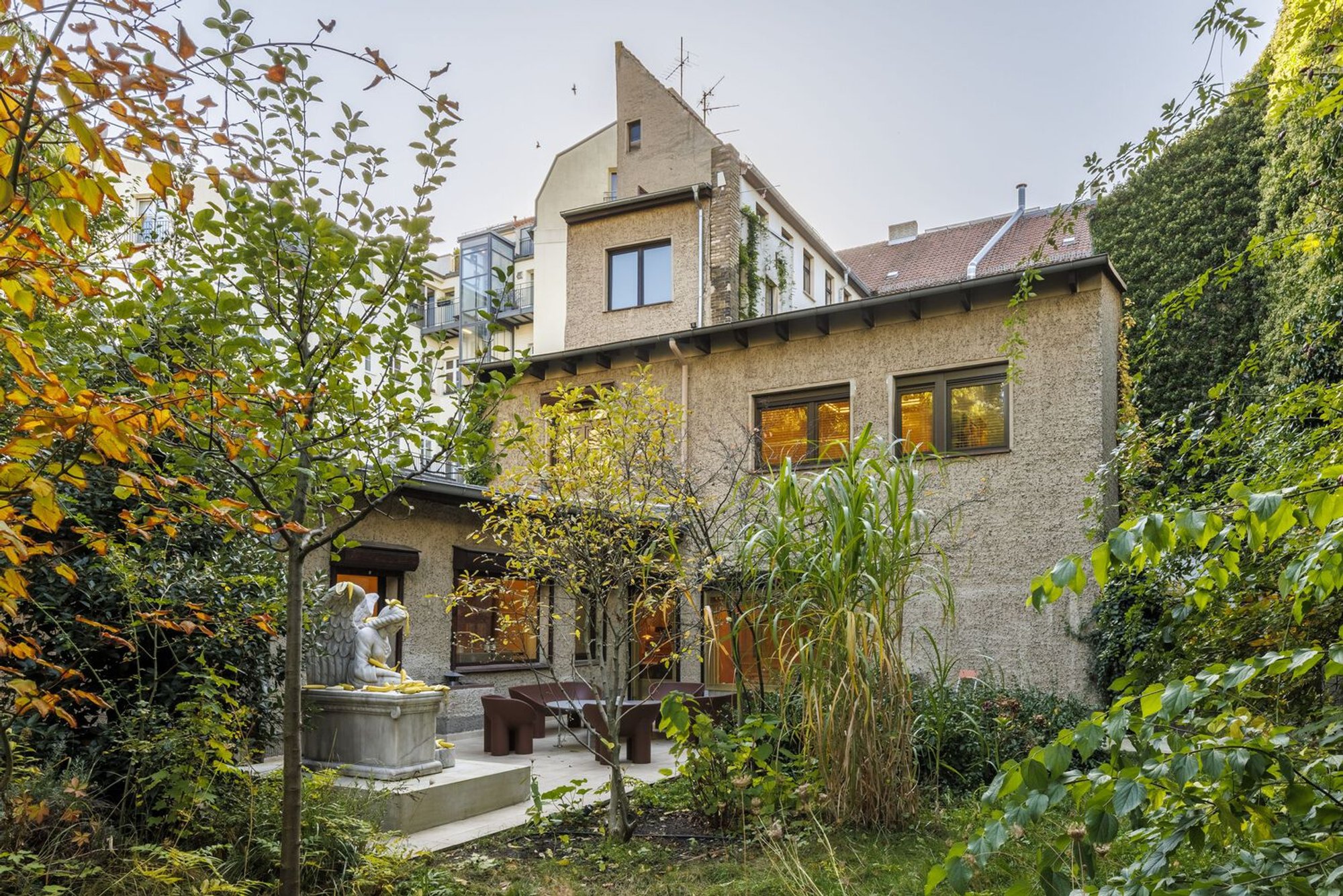 Coach House and Garden Renovation by J. Mayer H. Architects