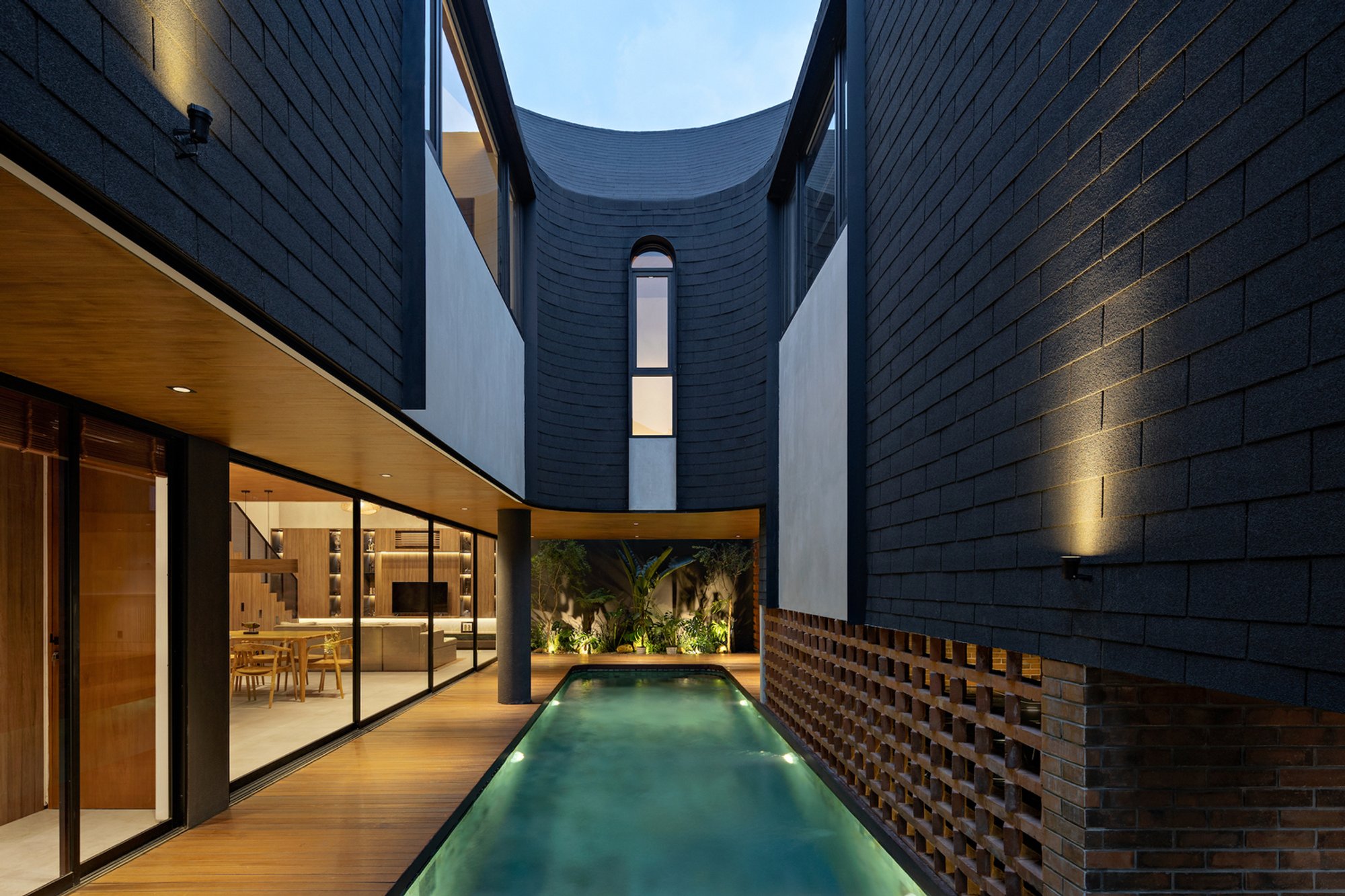 Atelier Bertiga Lets Whispering Winds Cool a South Jakarta Home Without Air Conditioning