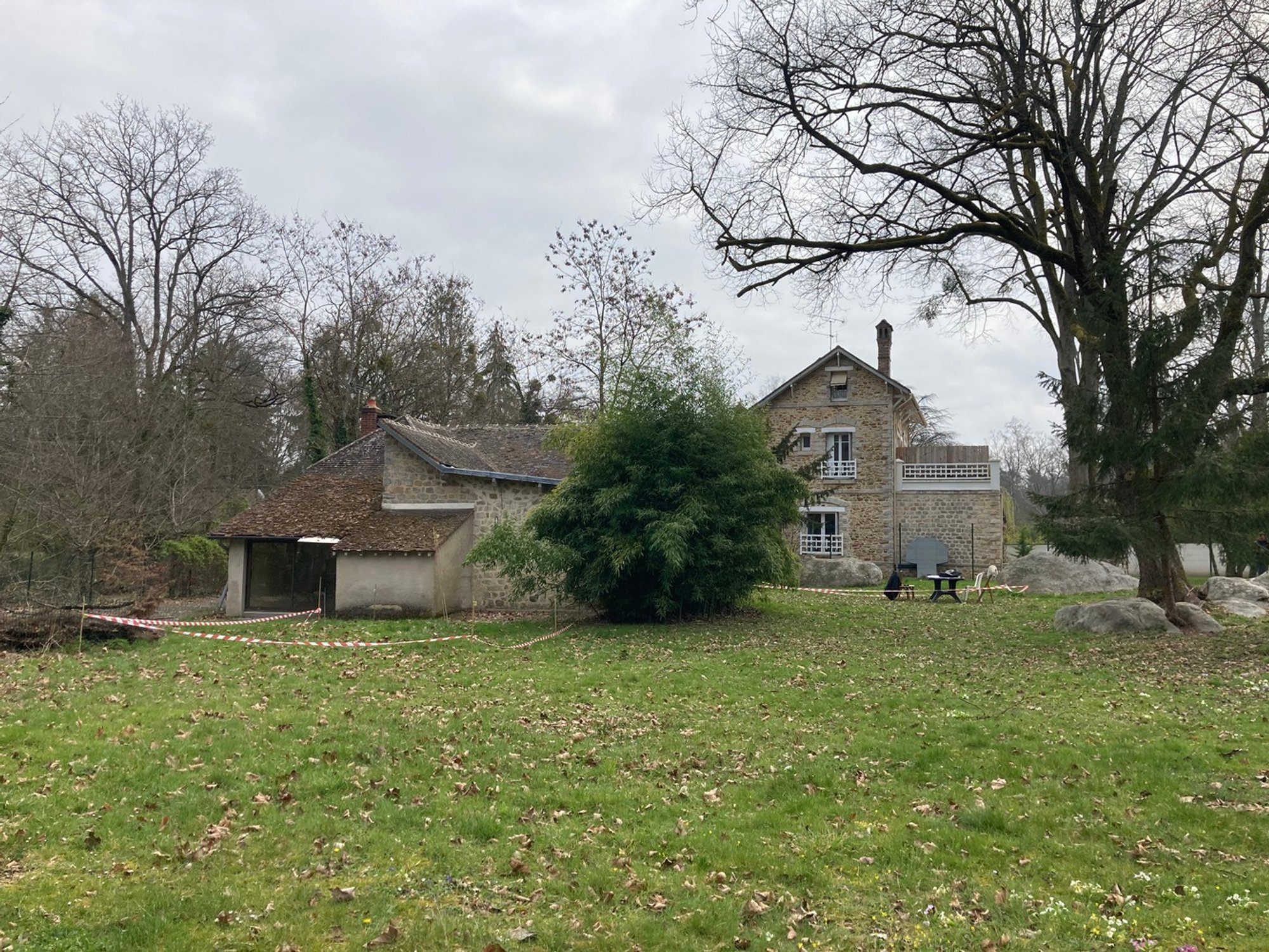 Bioclimatic House Design in France: Sous les Ailes by KIDA Architecture & Design