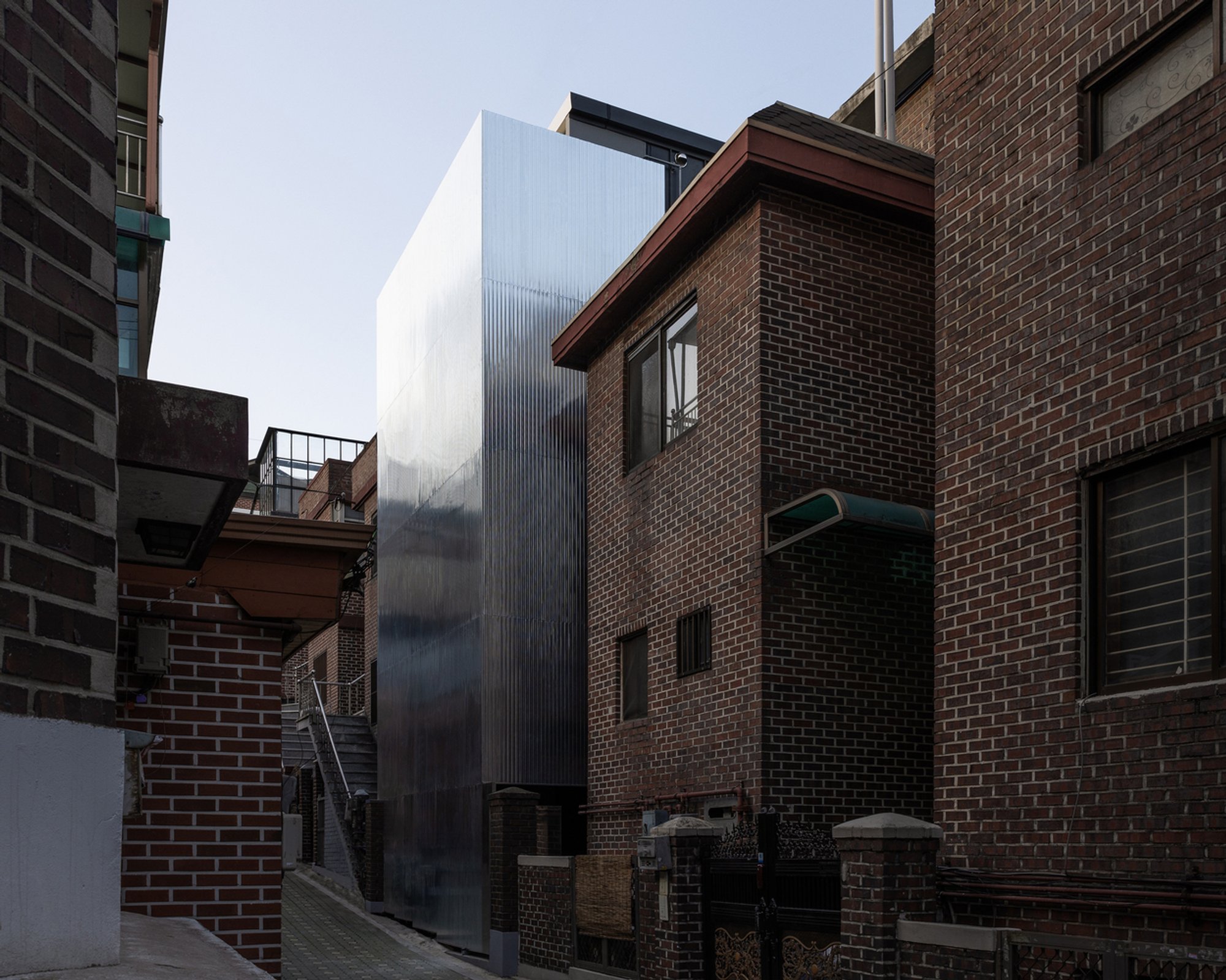 Bomun House by Atelier ITCH: A Compact Urban Residence with Smart Design Solutions
