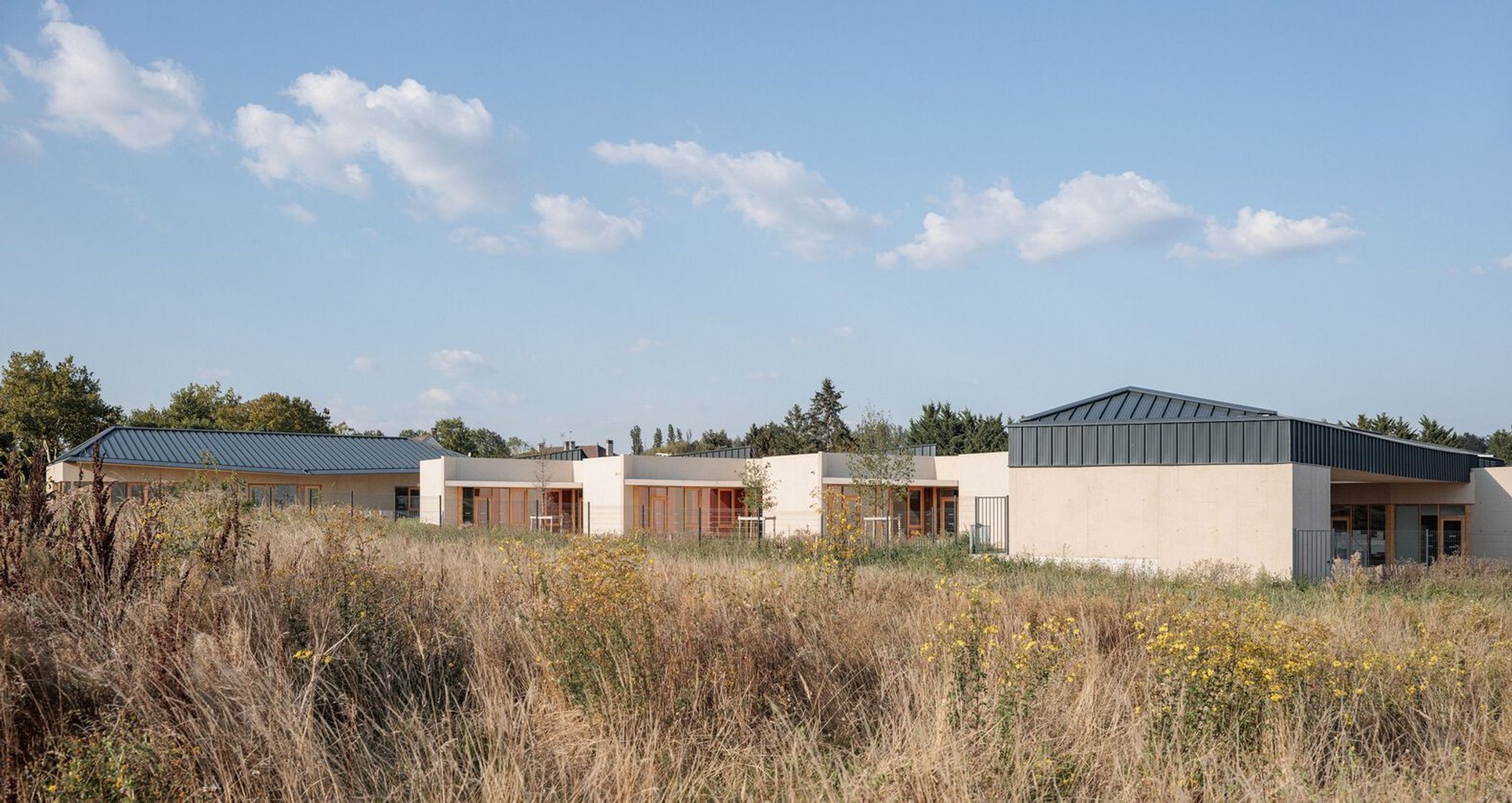 Claudine Hermann School by SAM Architecture: A Harmonious Integration of Modern Design and Urban Landscape
