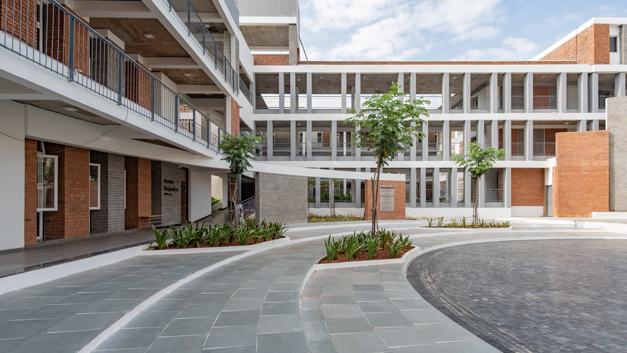 Shanmugam Associates Builds a 175,000 sq ft Vedic Retreat in Puducherry Using Load-Bearing Brick Walls