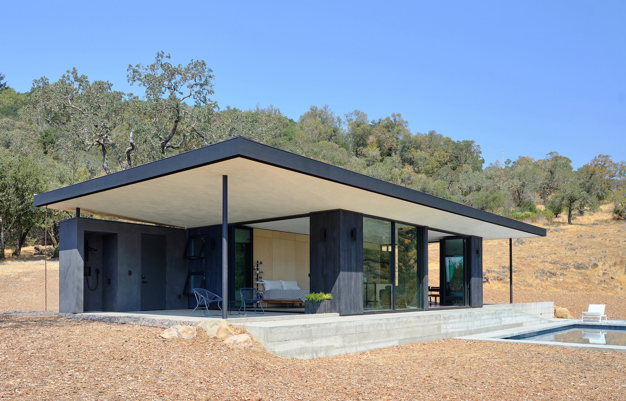Schwartz and Architecture Disguises a Fire-Resistant Sonoma Retreat as a Volcanic Boulder