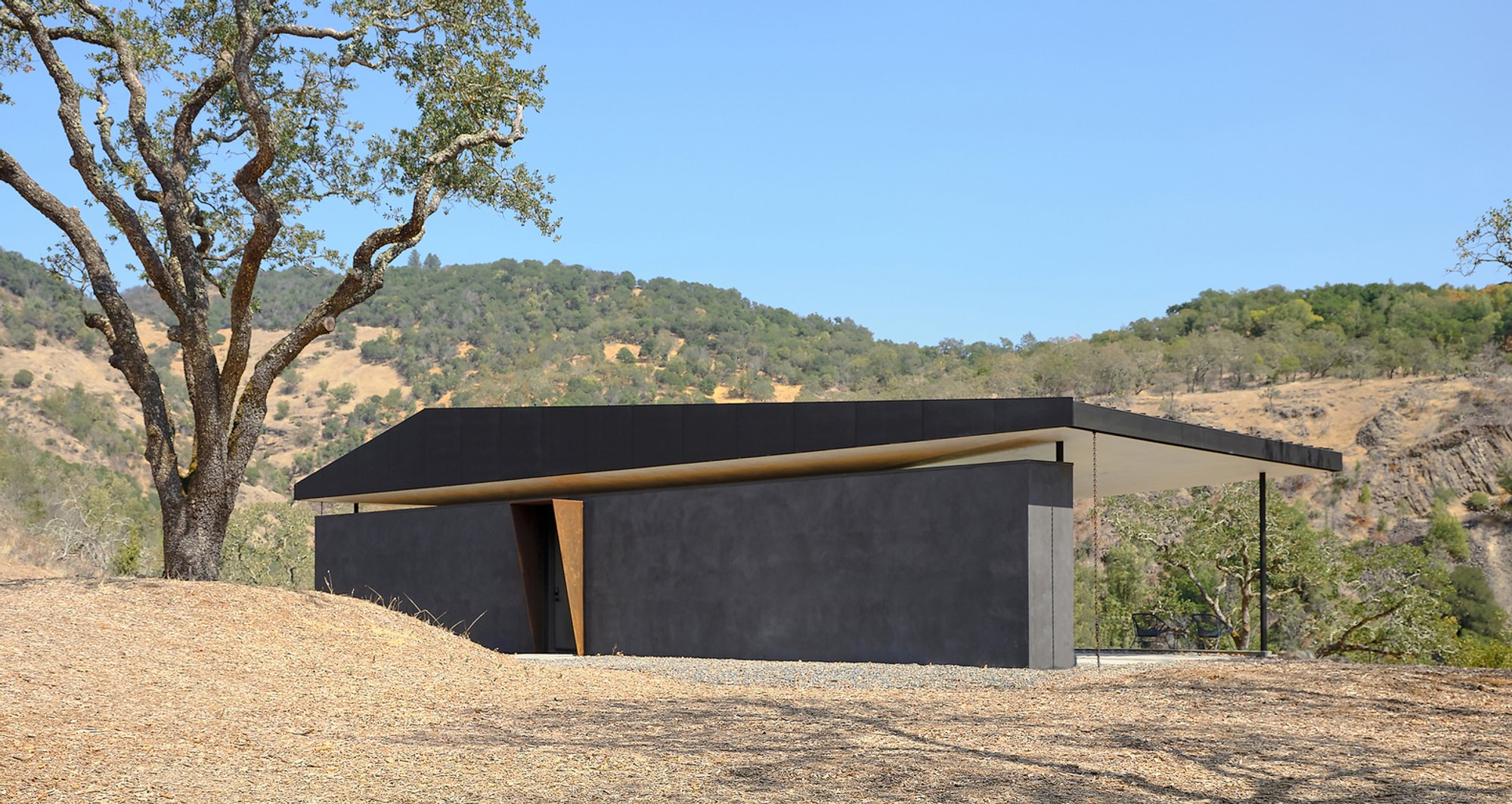 Fire-Resistant House Design: Leit House by Schwartz and Architecture in Sonoma Valley