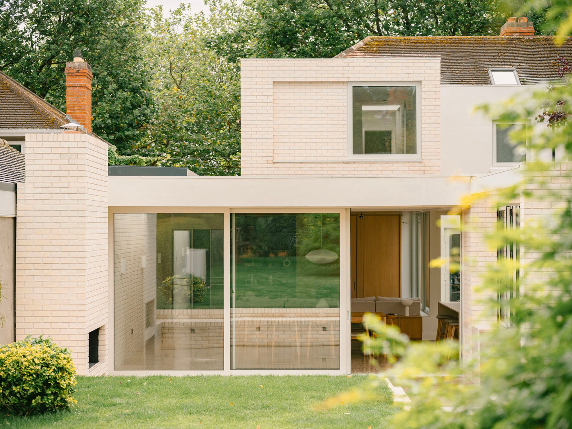 Griffith Avenue House: A Modern House Extension Blending Heritage and Contemporary Design by Courtney McDonnell Architects