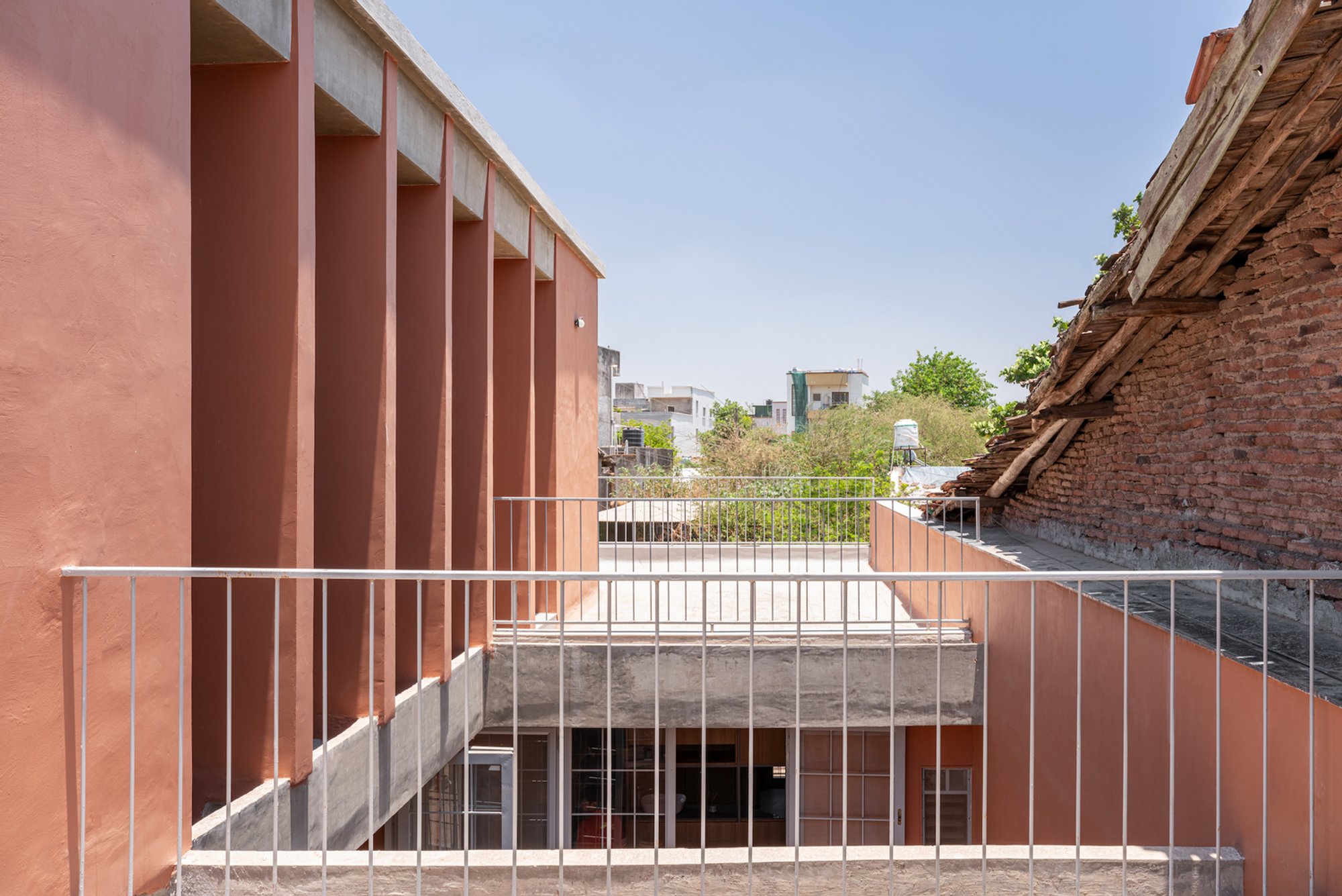 House of Overlaps by pk_iNCEPTiON: A Harmonious Blend of Space and Functionality