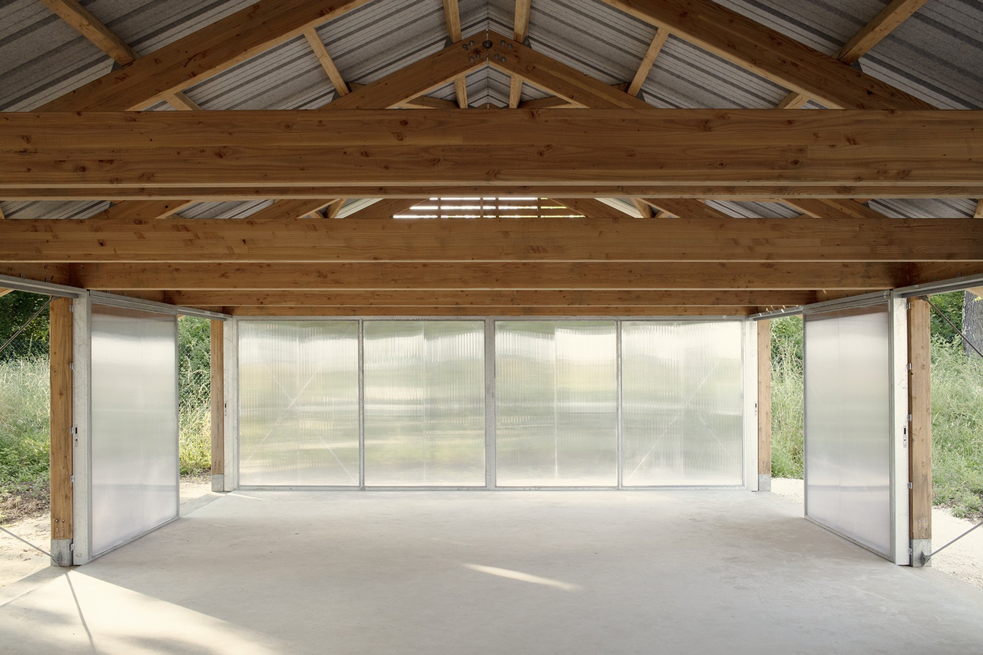 Esnard Sanz Builds a Gardeners' Shelter from Concrete, Timber, and Light in Southwest France
