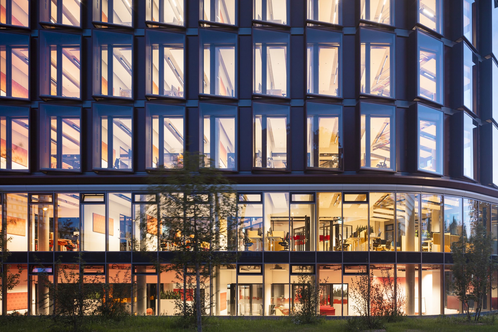 UNStudio and HPP Architects Spiral a Vertical Campus Around Six Atria in Düsseldorf