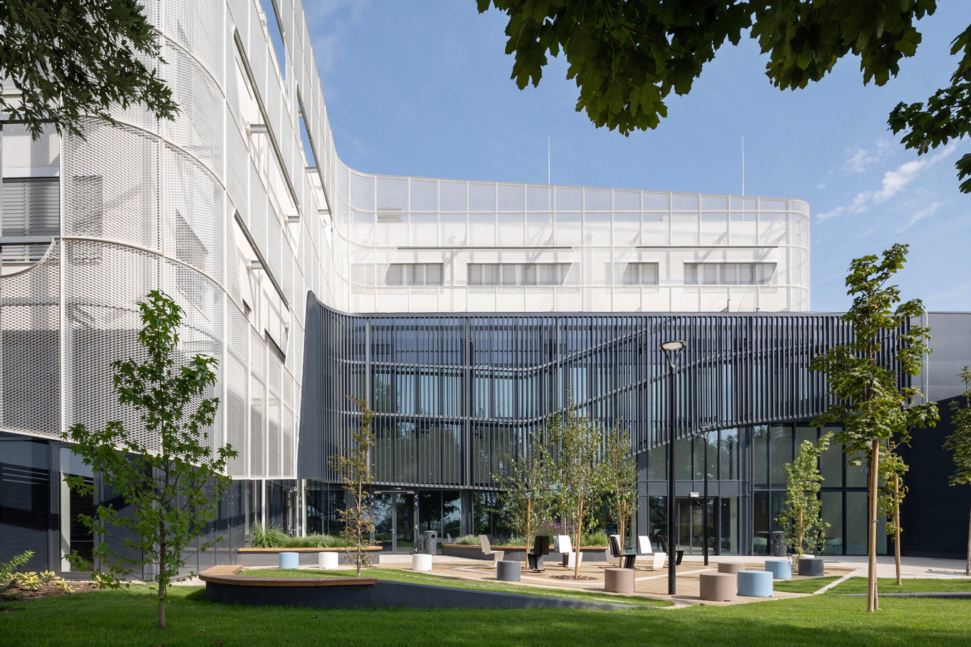 Faculty of Pharmacy, University of Debrecen and Manufacturing Center by Pyxis Nautica