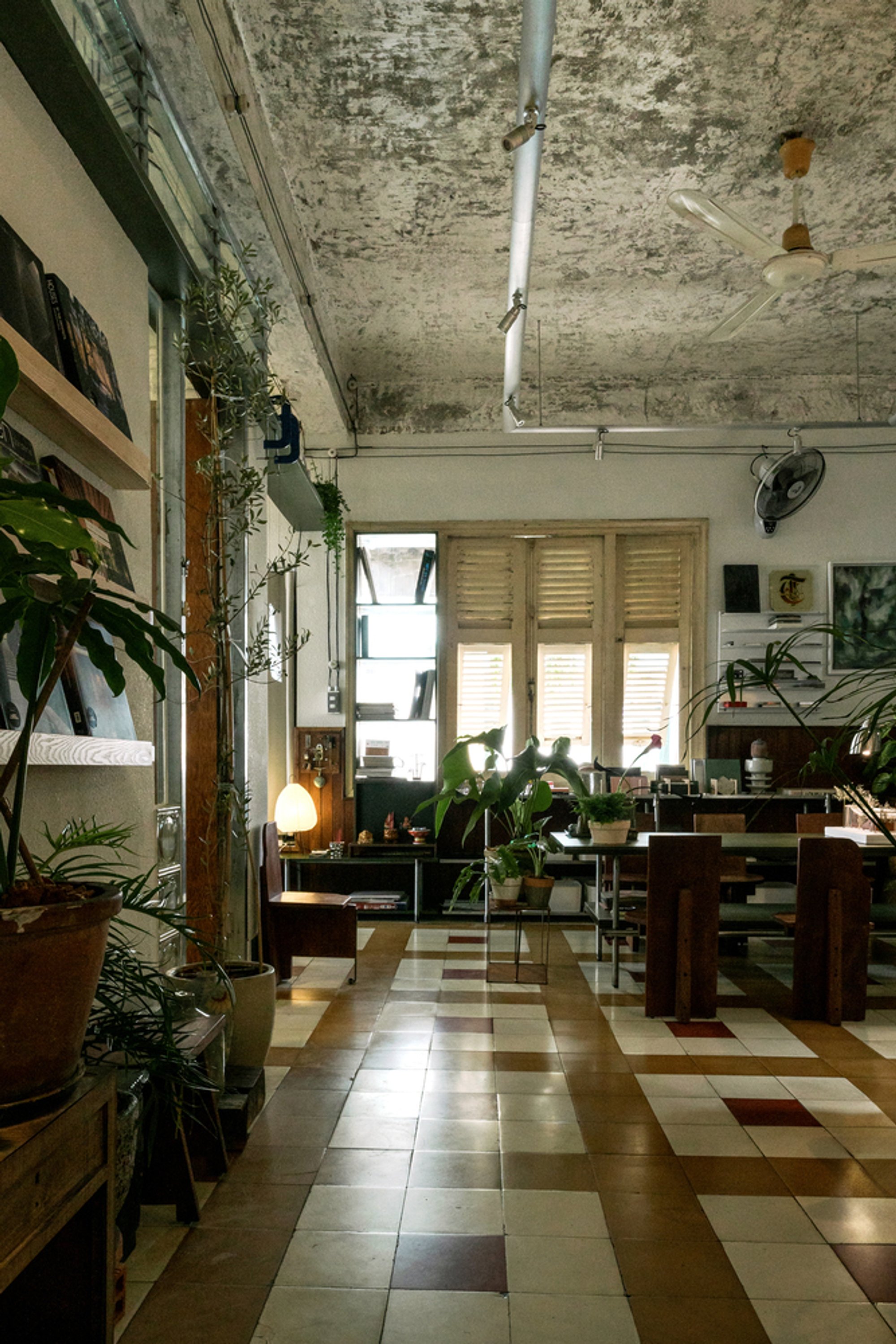 Xưởng Xép Turns a Ho Chi Minh City Modernist Apartment into Its Own Studio