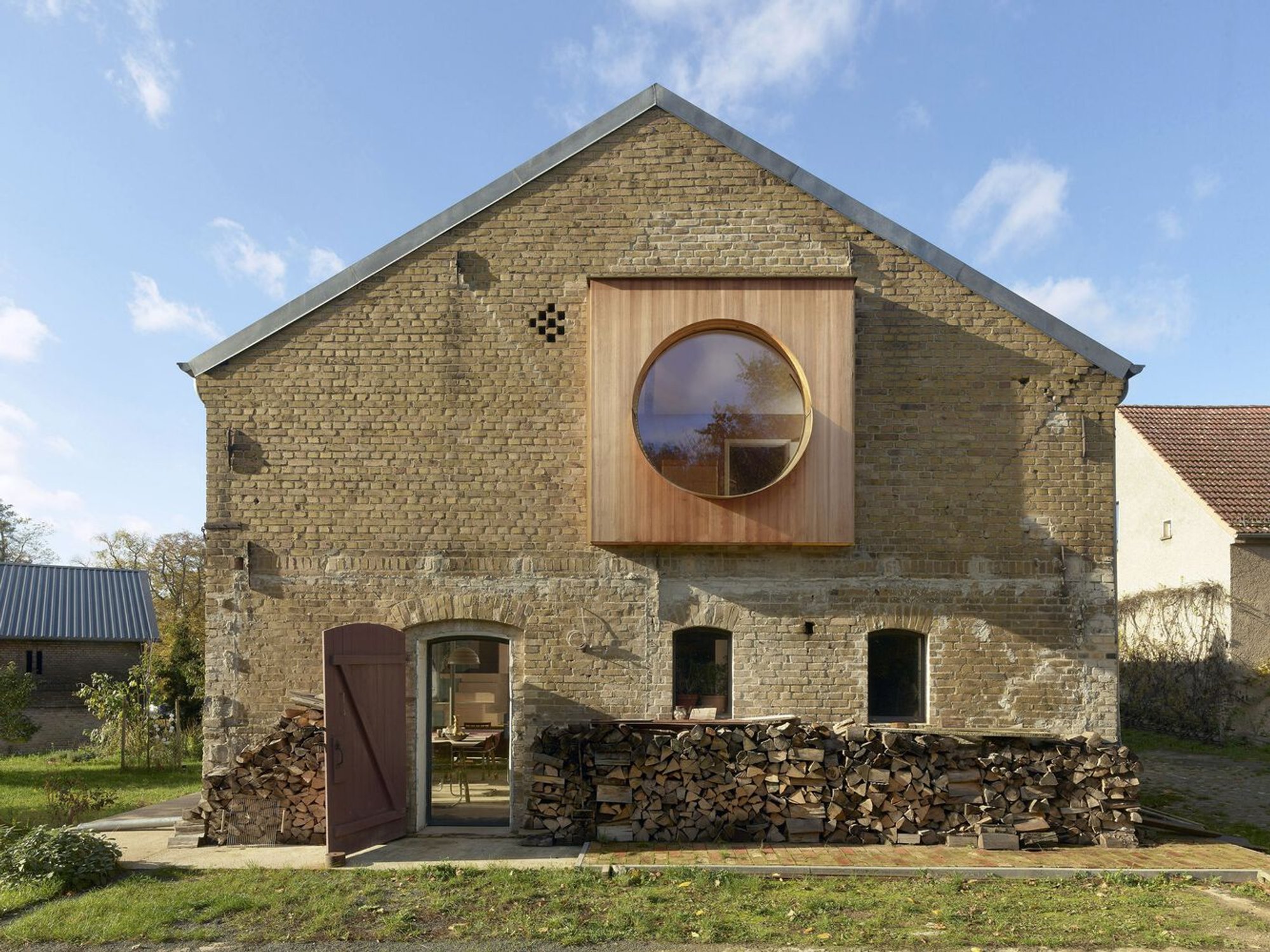 House for a Goldsmith by Christoph Wagner Architekten: A Symbiosis of Tradition and Modern Craftsmanship