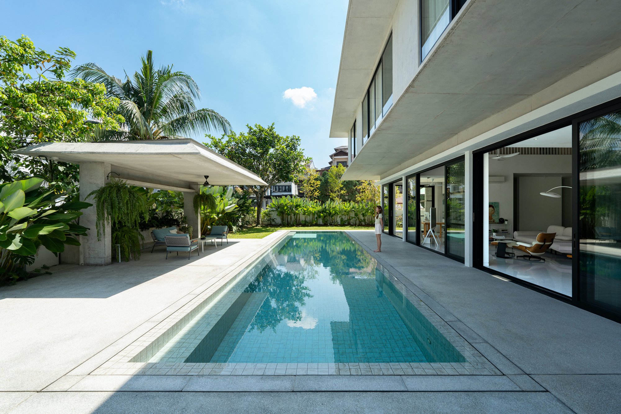 Modern Semi-Detached House Design: Lapatoo House by Fabian Tan Architect in Kuala Lumpur