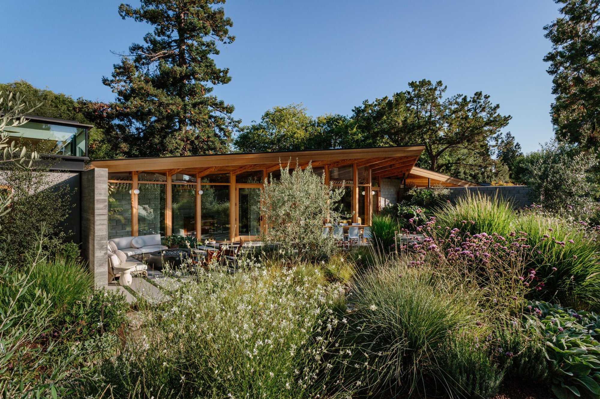 Mid-Century Modern House Renovation: The Green House by Schwartz and Architecture