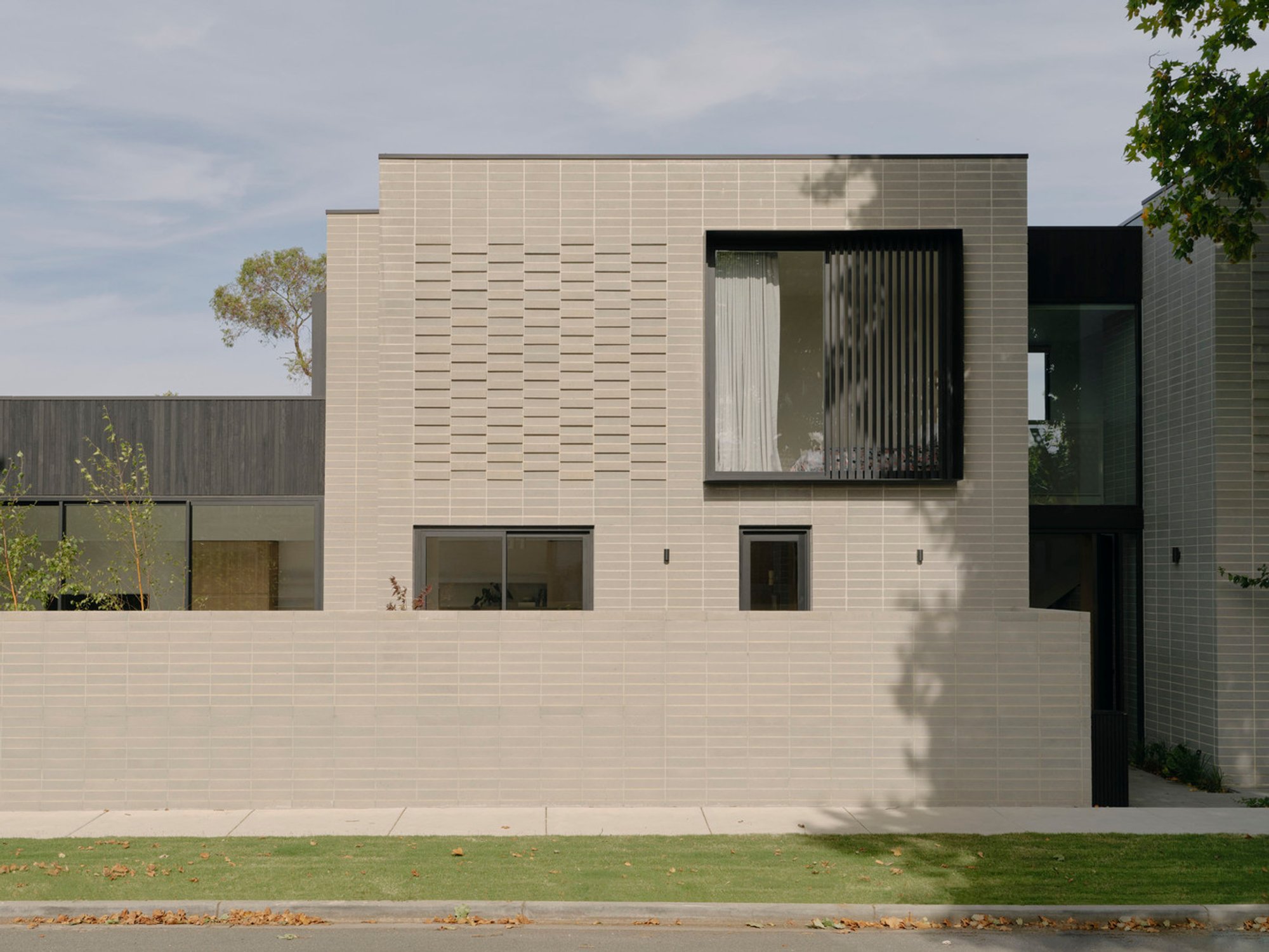 Bonded House by C.Kairouz Architects: A Contemporary Interpretation of Family Living