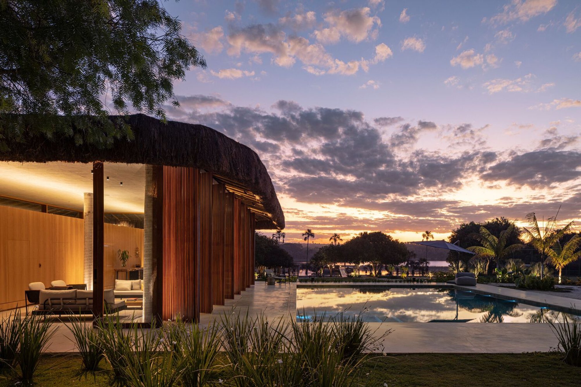 Debaixo do Bloco Arquitetura Scatters Three Shelters Across a Brazilian Lakefront Slope
