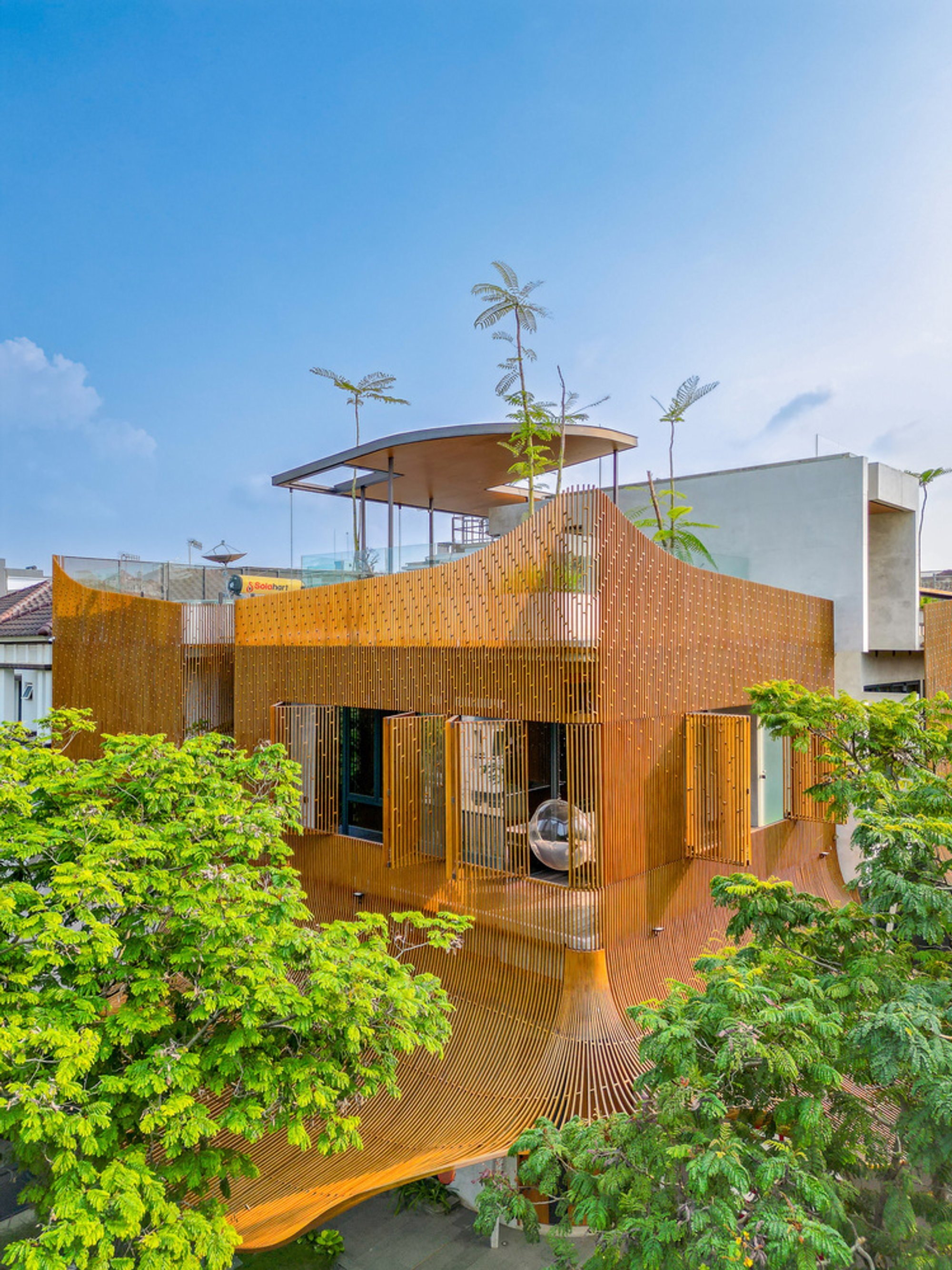 Realrich Architecture Workshop Forges a Bioclimatic Steel Canopy Home on Jakarta's Reclaimed Landfill