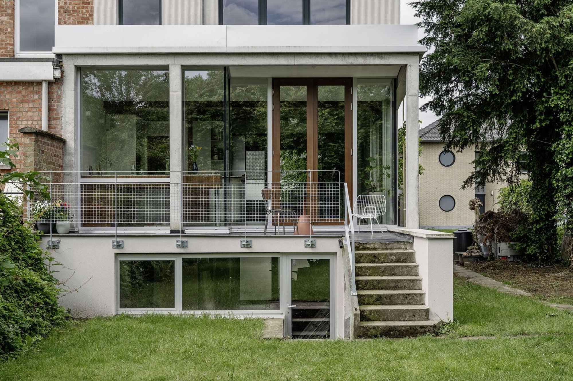 Herfst House Renovation by Tweestroom Architecten: A Sustainable Transformation in Belgium