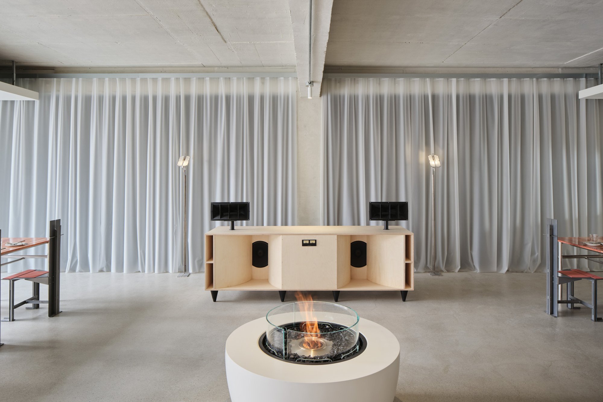 Indiesalon Converts an Abandoned Seoul Building into a Texas BBQ Theater