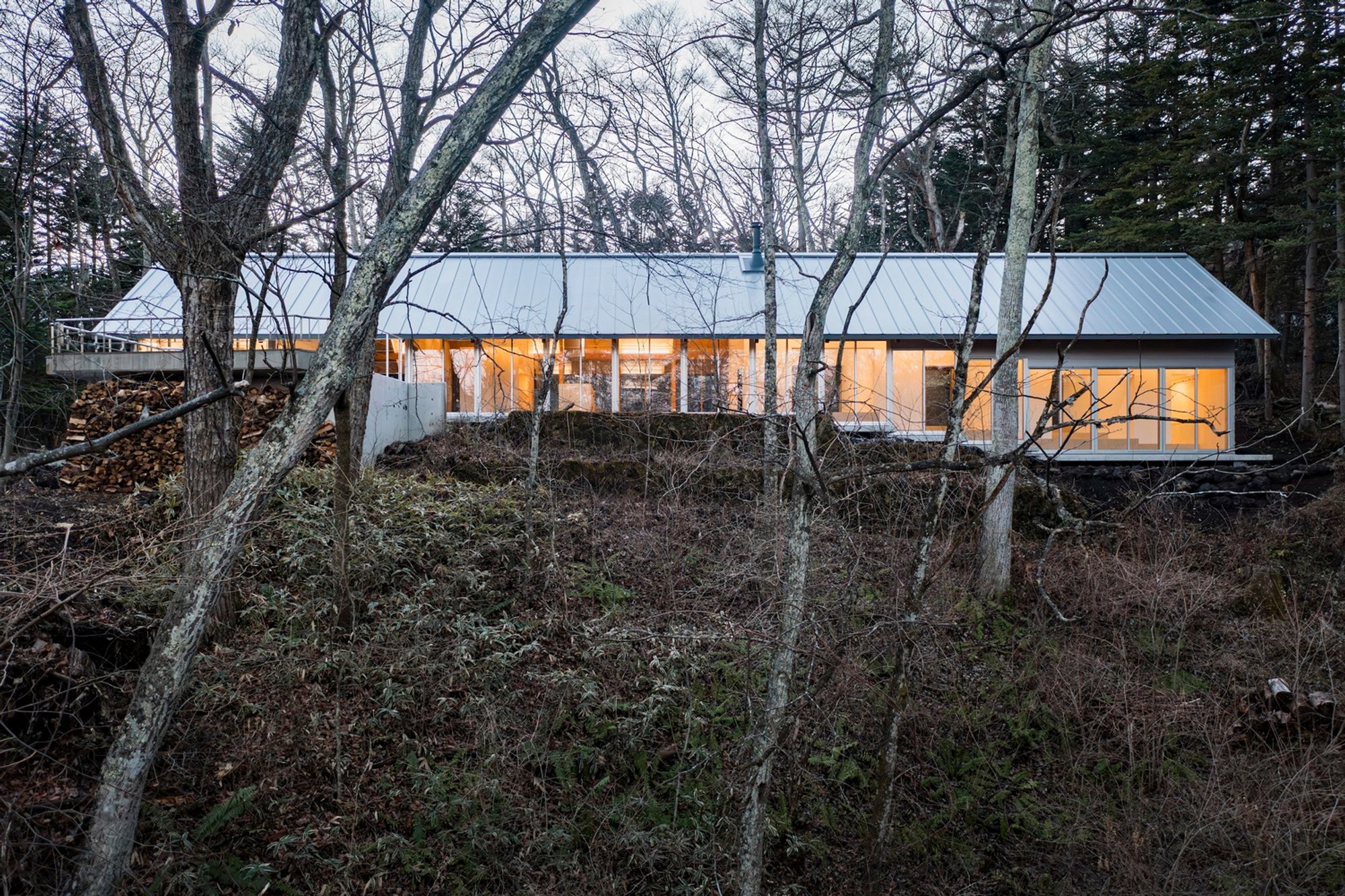 Places in Karuizawa Villa by Takahiro Endo Architects Office: A Harmonious Retreat in Nature