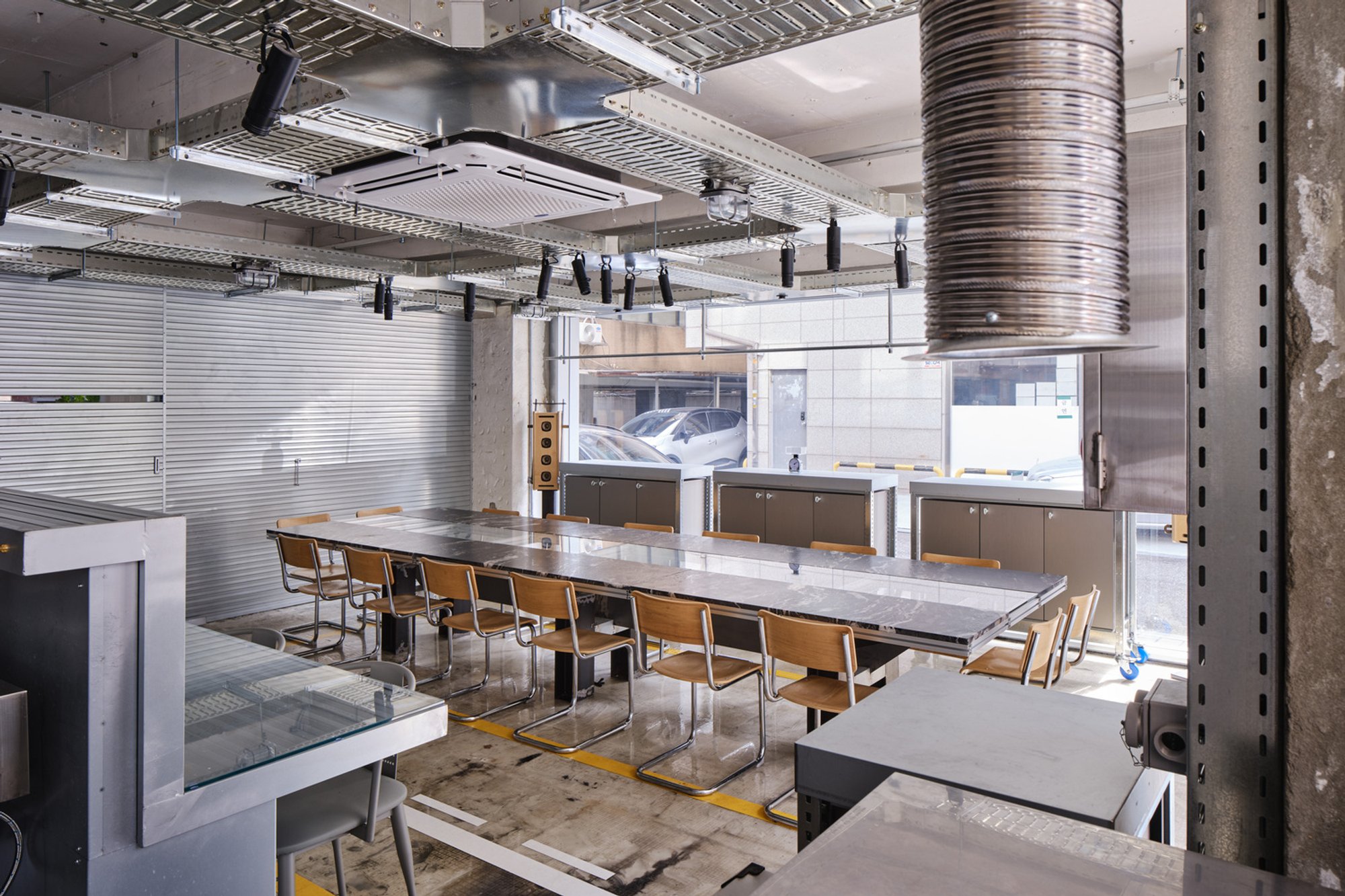 Indiesalon Turns a Seoul Dining Bar into a Precision Factory Where Ingredients Replace Components