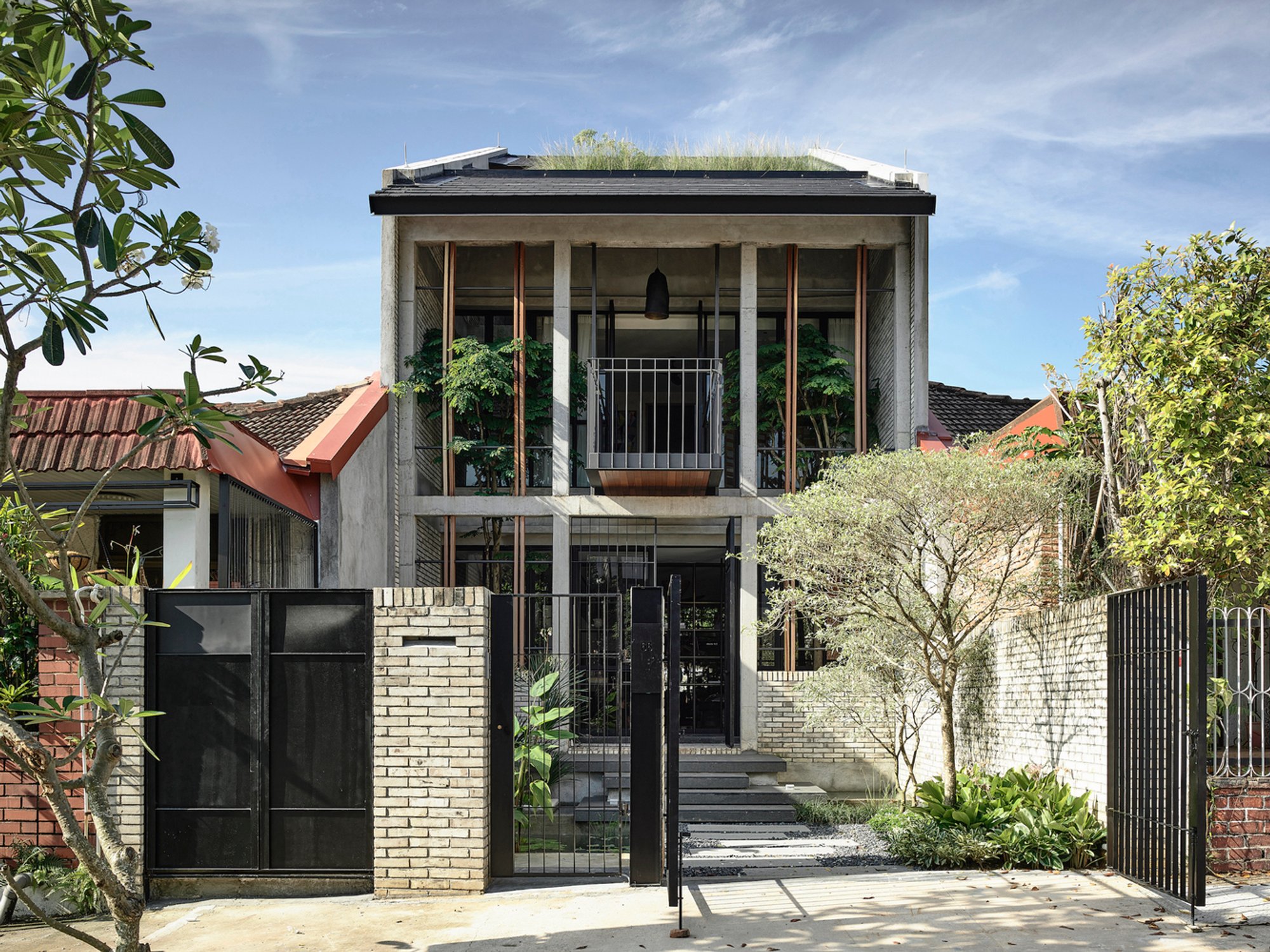 Oku House by Freight Architects: A Contemporary Reinterpretation of the Shophouse Typology