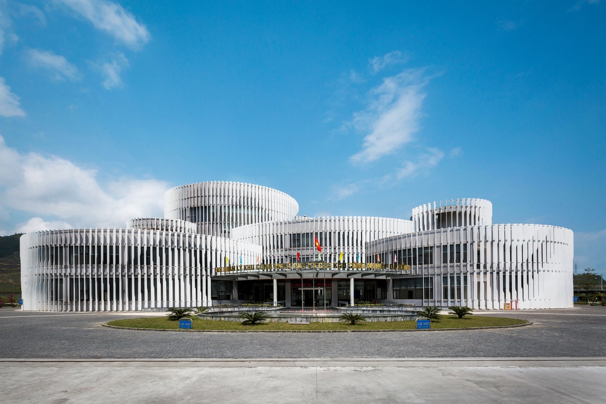Da Nang Hi-Tech Park Headquarters Building by HUNI Architectes: A Sustainable and Futuristic Administrative Hub