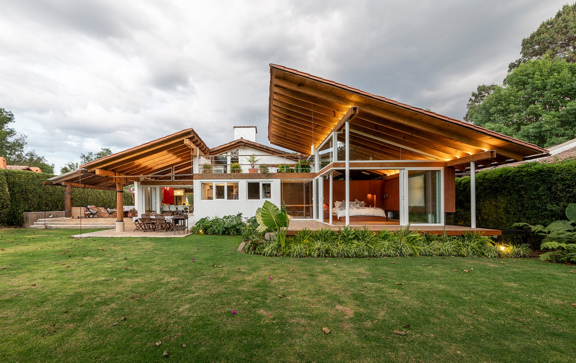 Valley Expansion House by Studio Heya: A Seamless Fusion of Tradition and Modernity