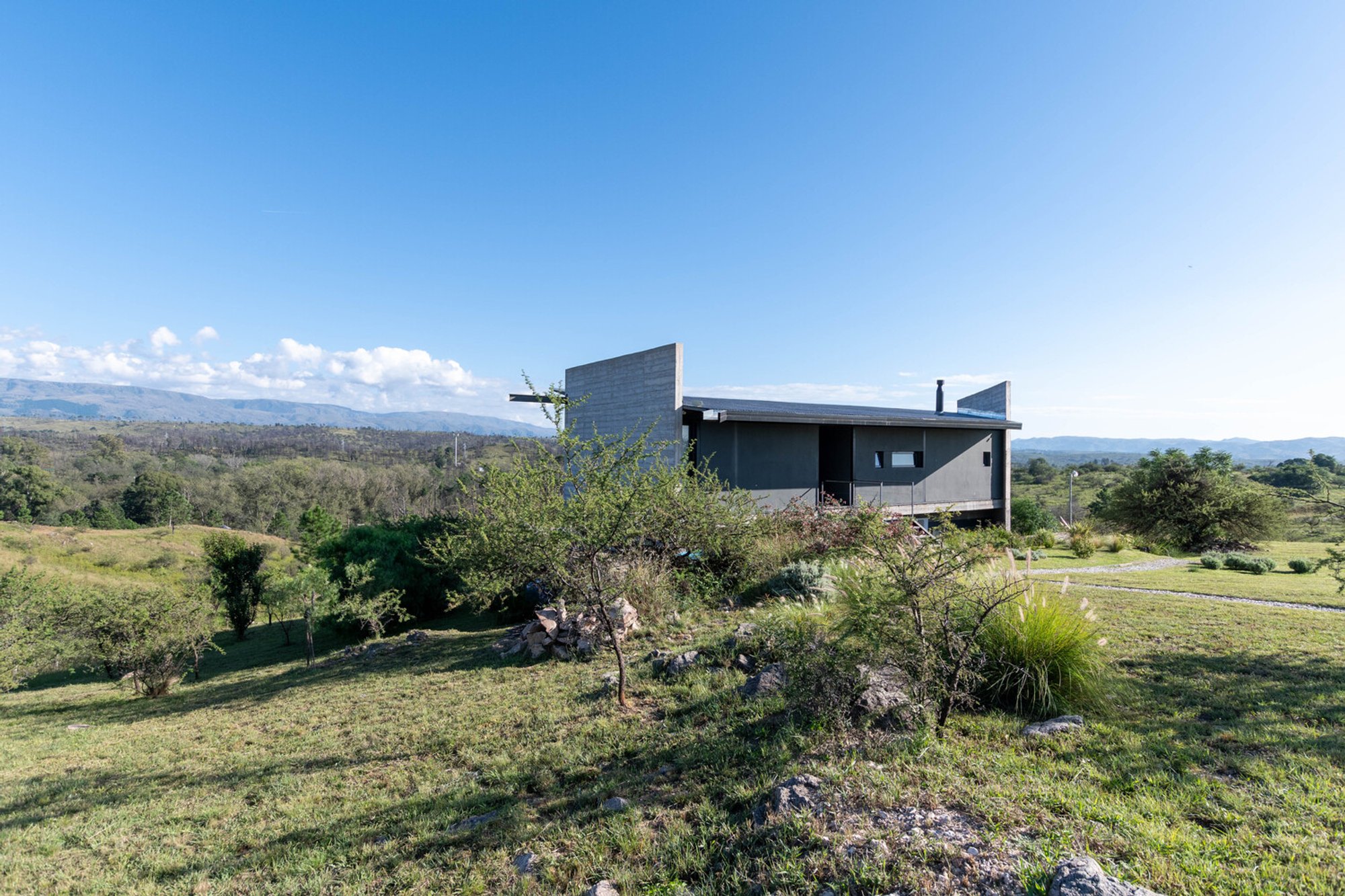 Mountain Lodge 14-Leguas: A Harmonious Retreat in the Sierras of Córdoba
