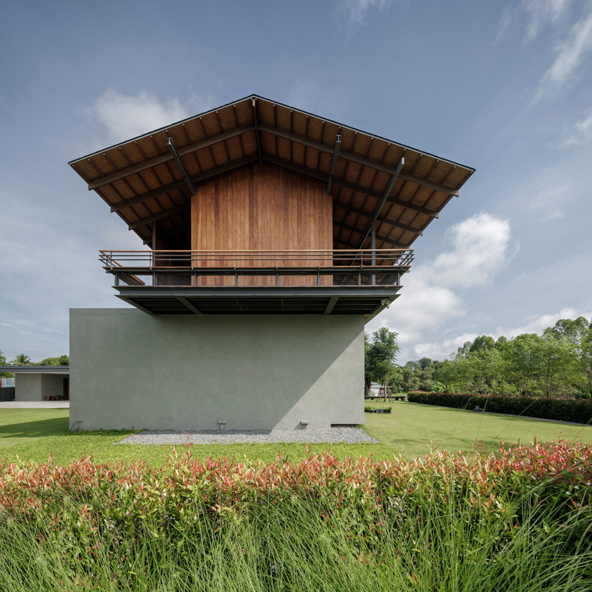 Uthai Thani House by I Like Design Studio: A Harmonious Blend of Tradition and Modernity