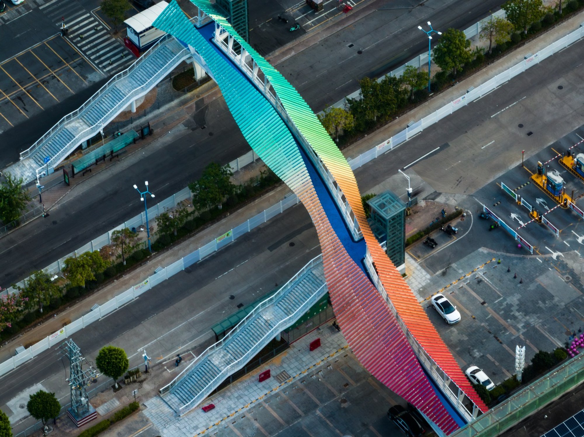 Jianshe Avenue Pedestrian Bridge by Atelier cnS: A Fusion of Digital Aesthetics and Urban Connectivity