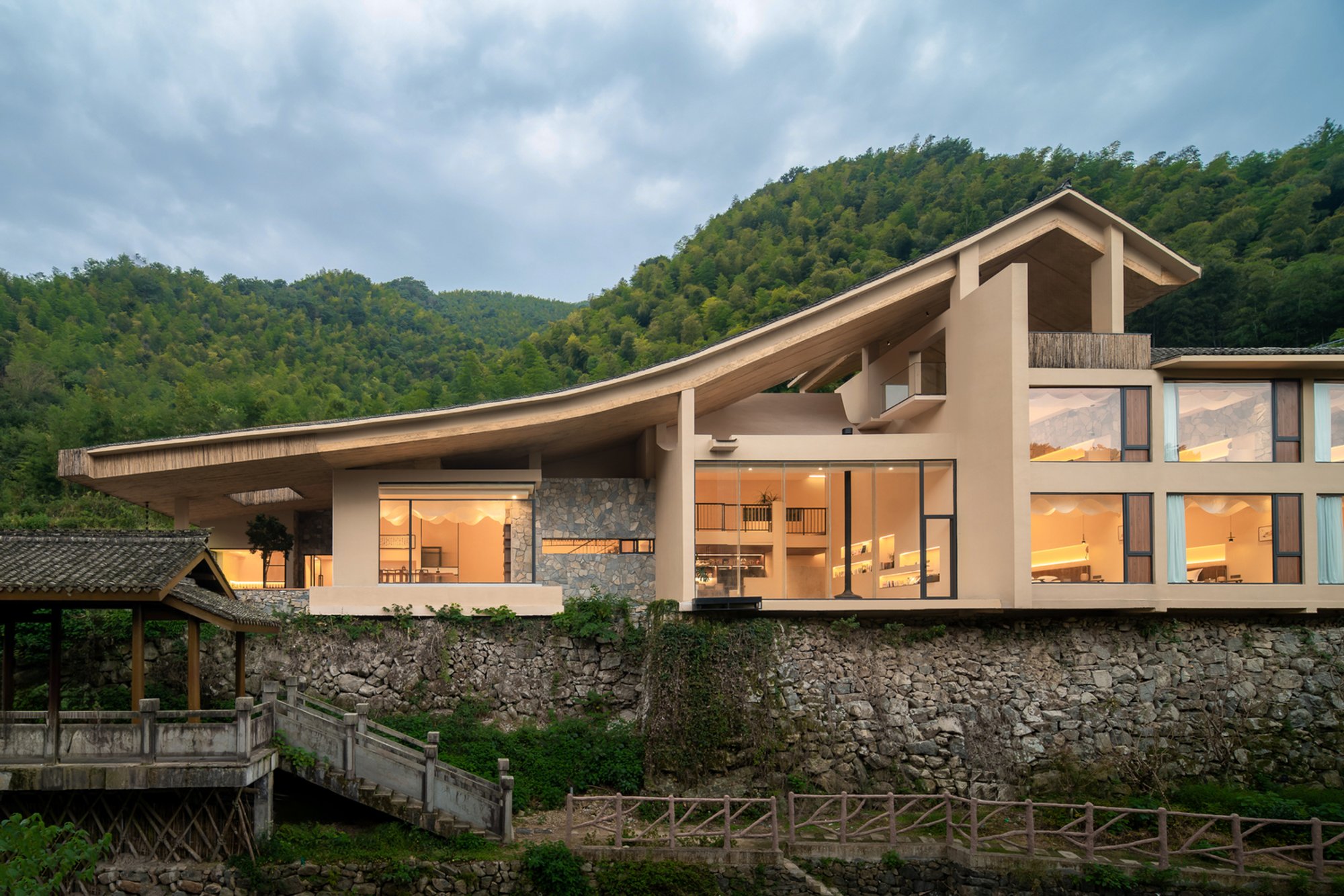 Sounder Inn by NEOSSPACE: A Harmonious Retreat Blending Tradition and Nature