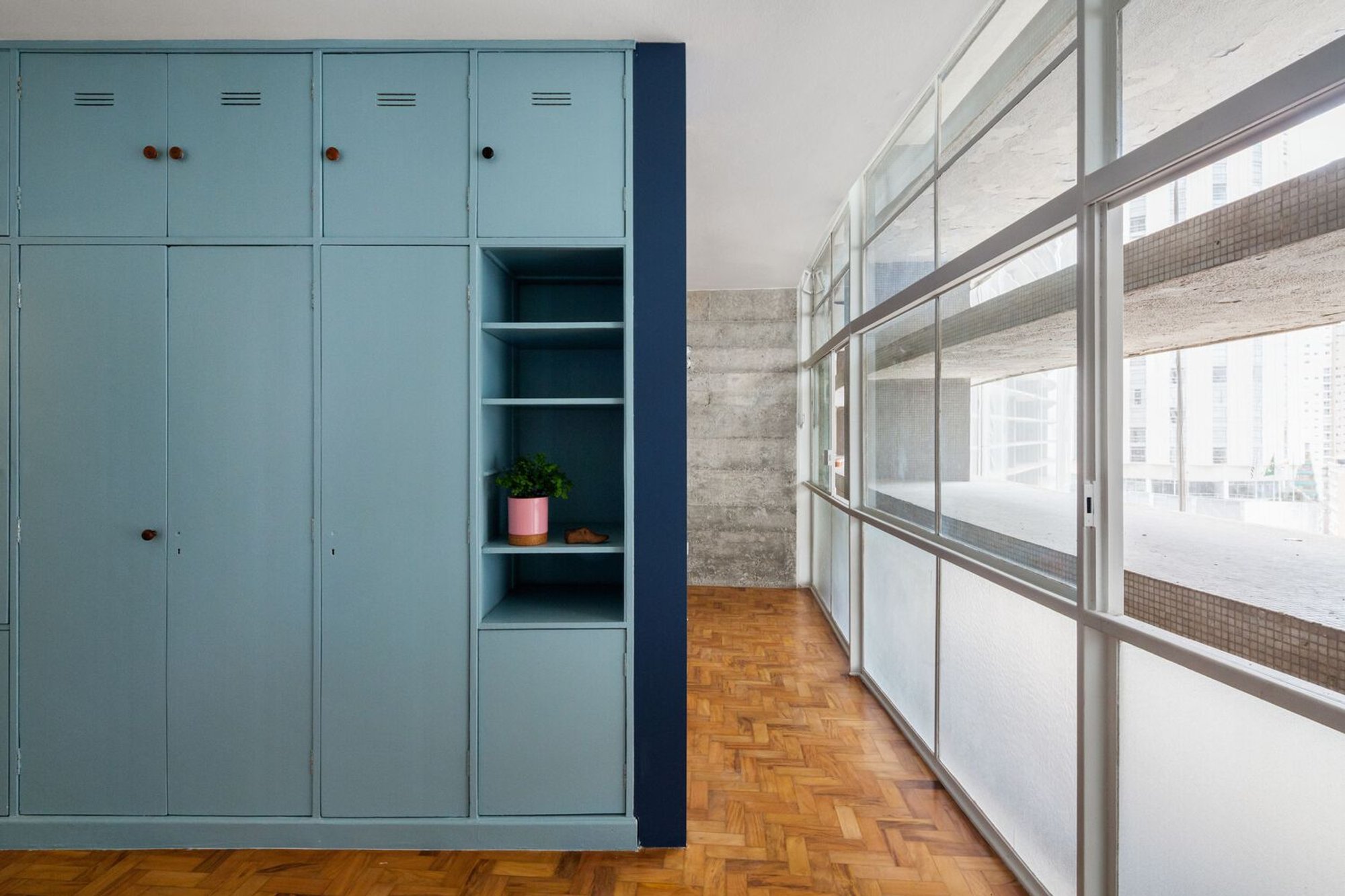 Copan Apartment Renovation by Vereda Arquitetos: A Modern Tribute to São Paulo’s Iconic Landmark