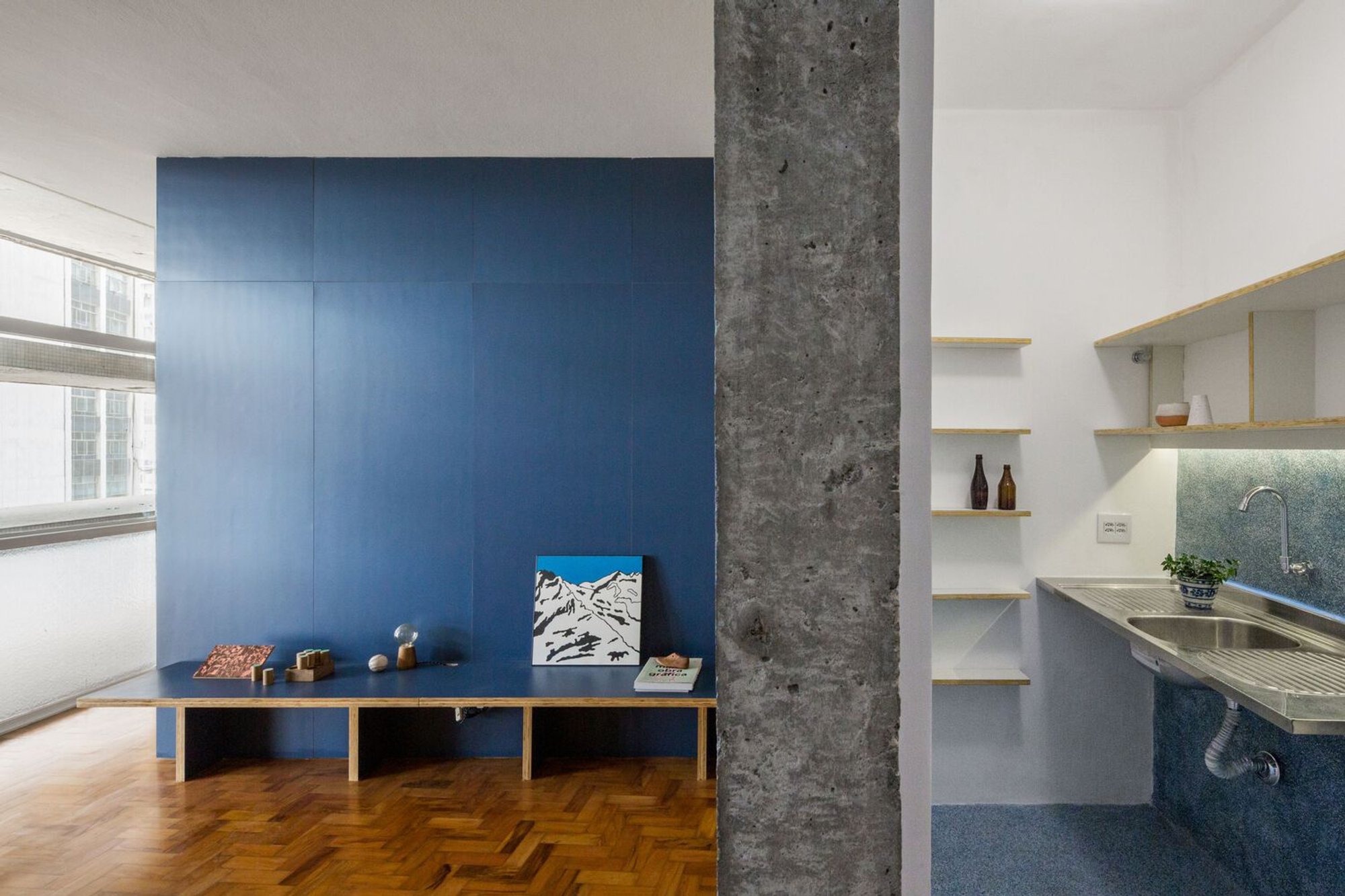 Vereda Arquitetos Renovates a 40-Square-Meter Apartment Inside Niemeyer's Copan Building