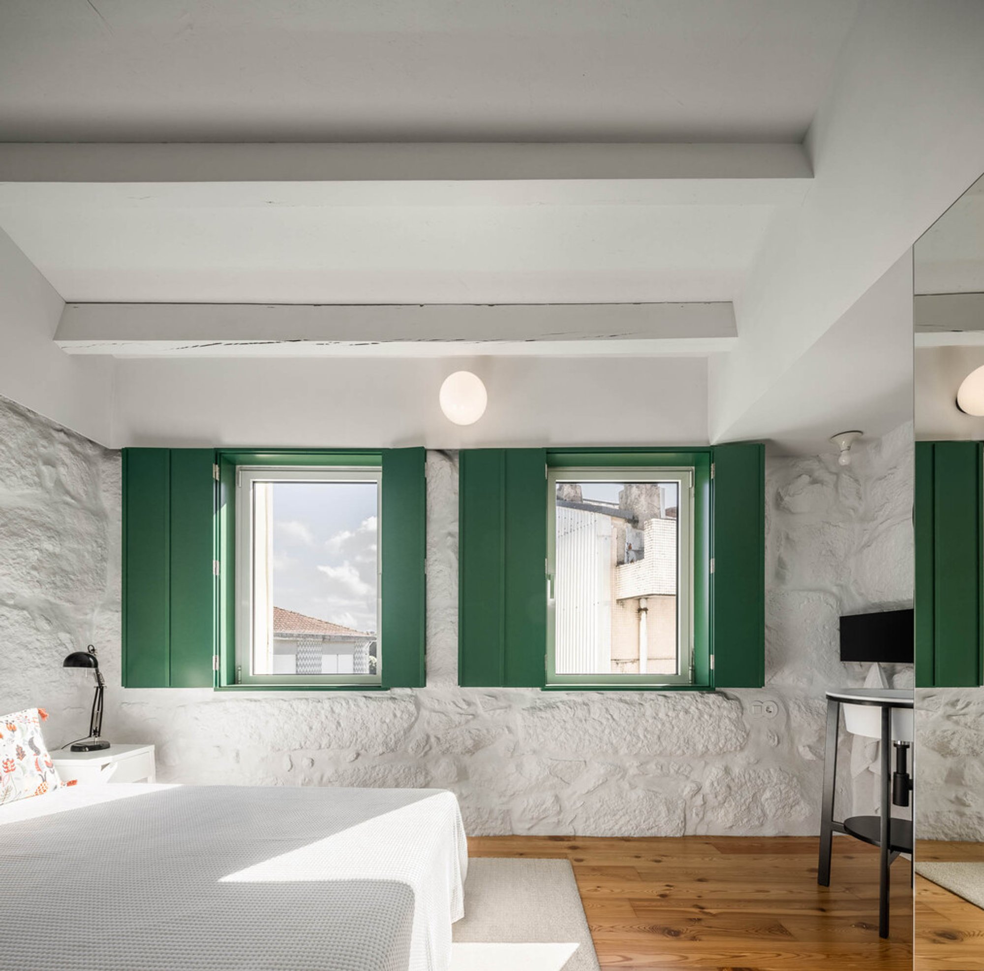 Urban Island Renovation: Covelo House by spaceworkers