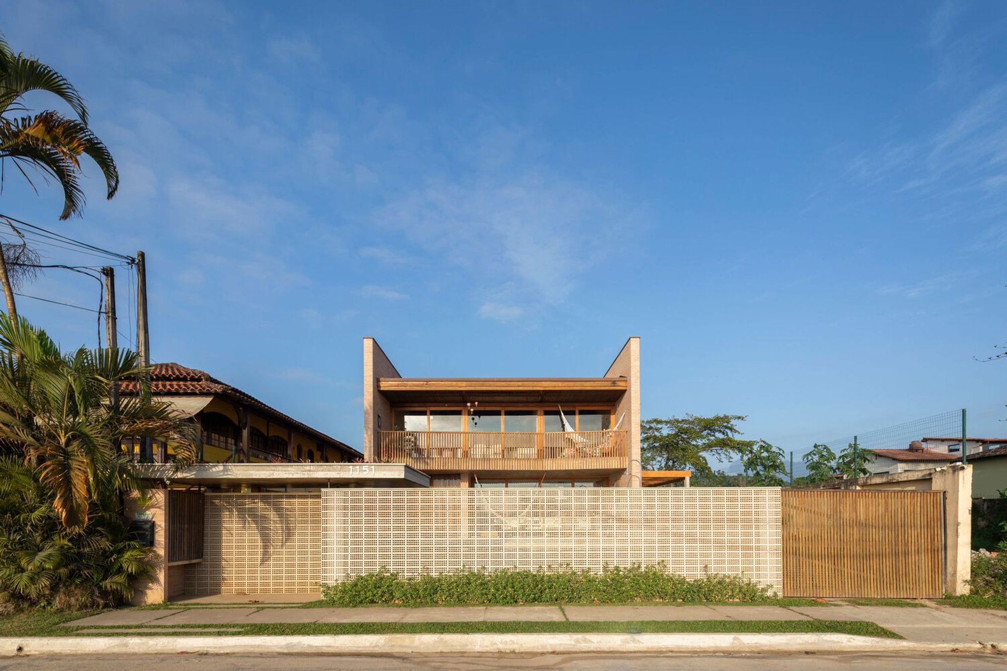 AF House by Arquipélago Arquitetos: A Coastal Retreat in Paraty, Brazil